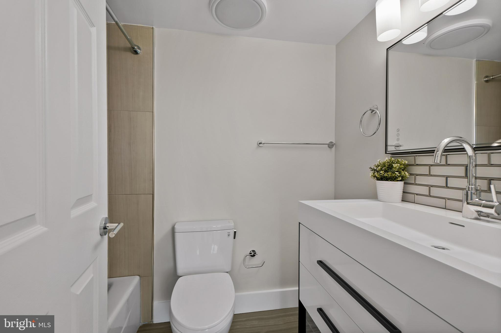 WHITLEY PARK CONDOMINIUM - Residential