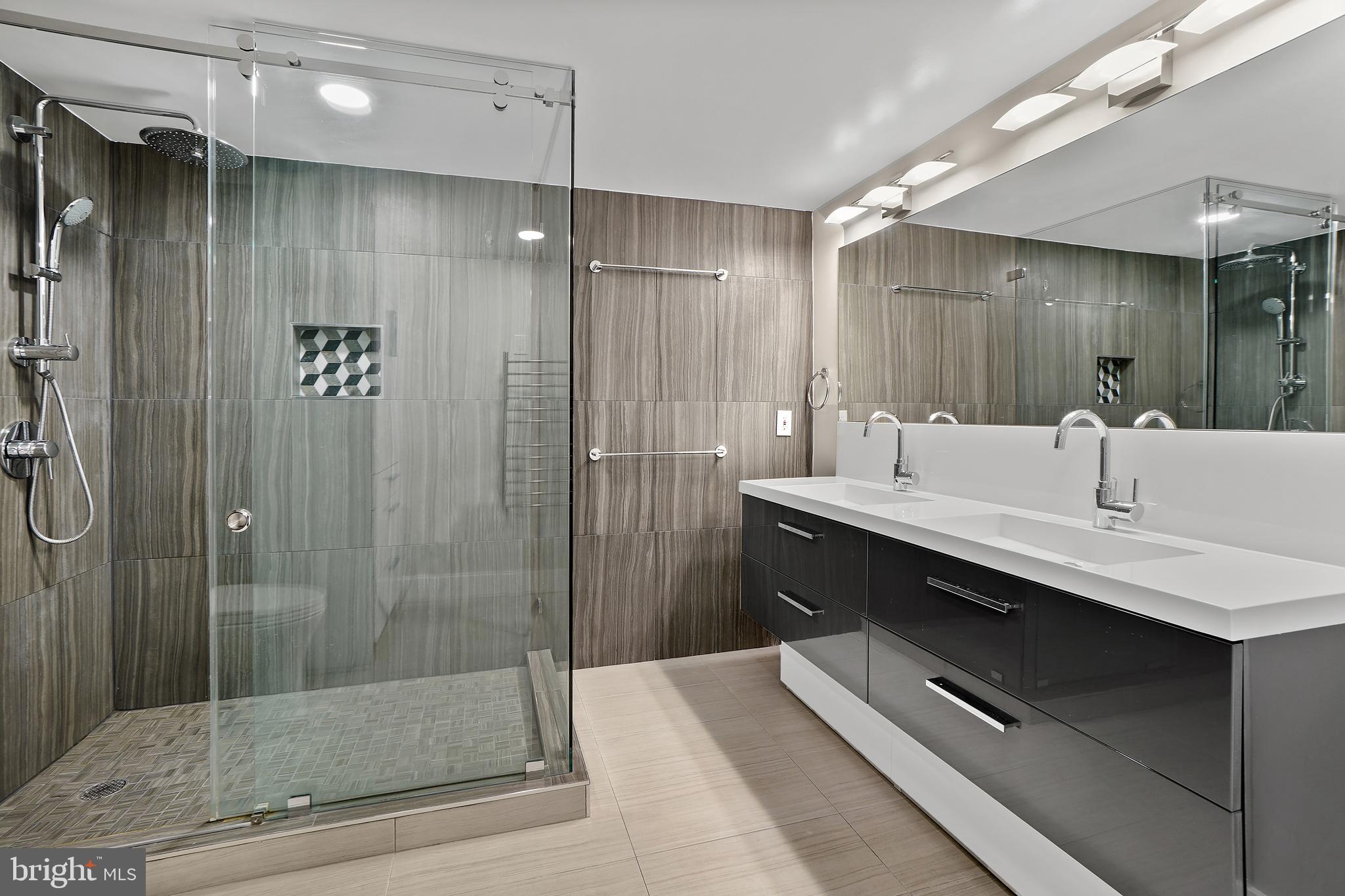 WHITLEY PARK CONDOMINIUM - Residential