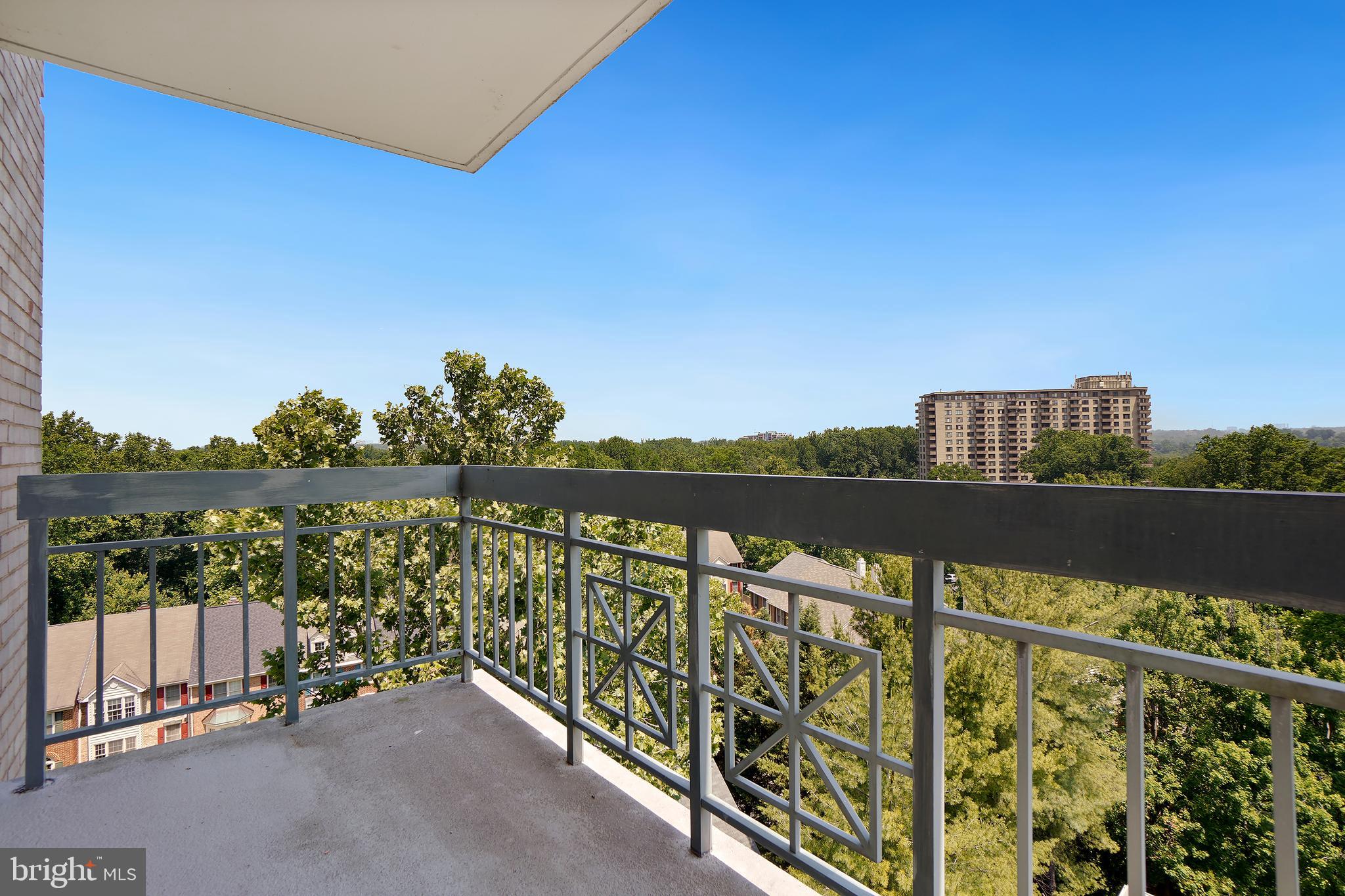 WHITLEY PARK CONDOMINIUM - Residential