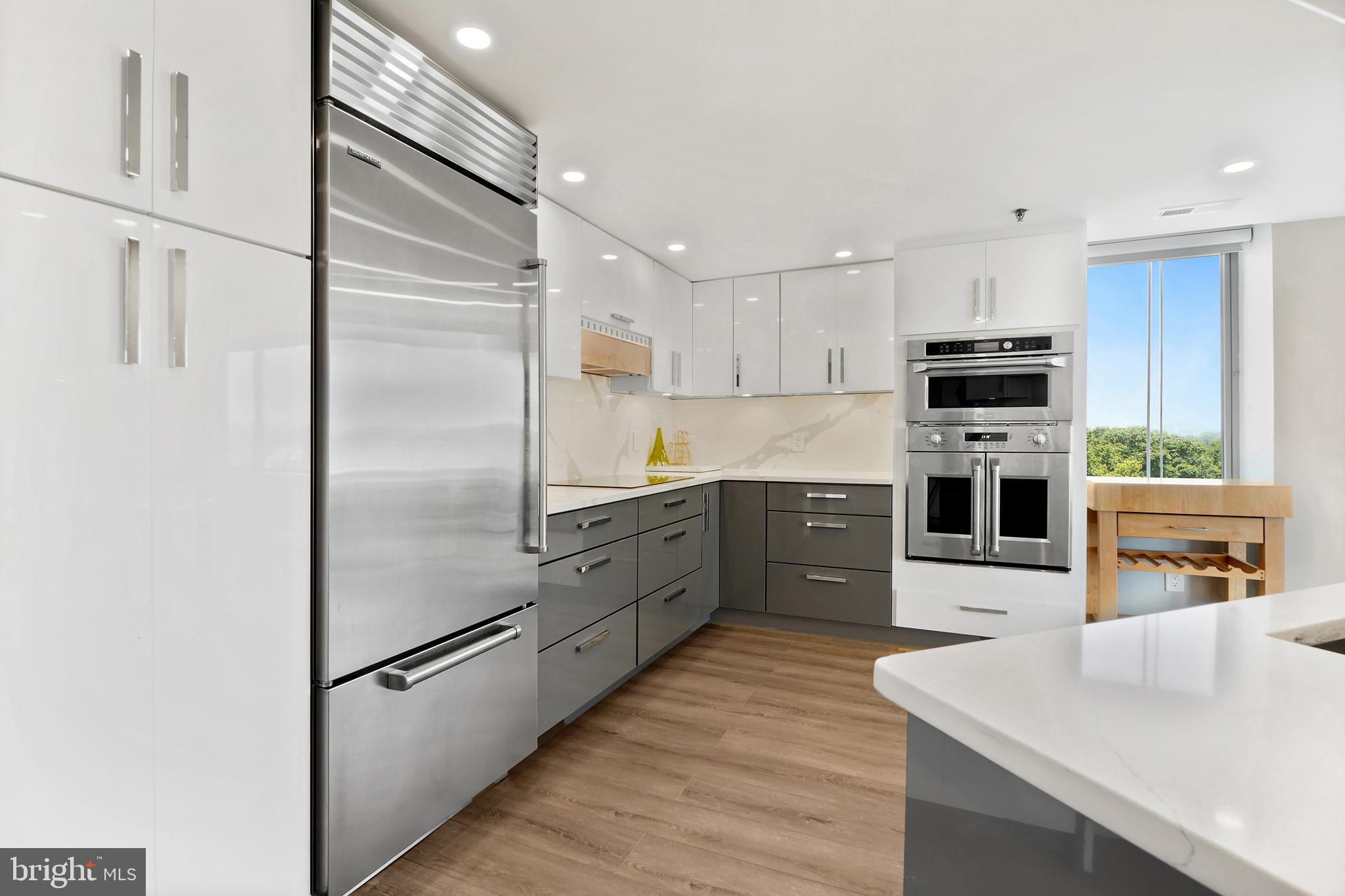 WHITLEY PARK CONDOMINIUM - Residential