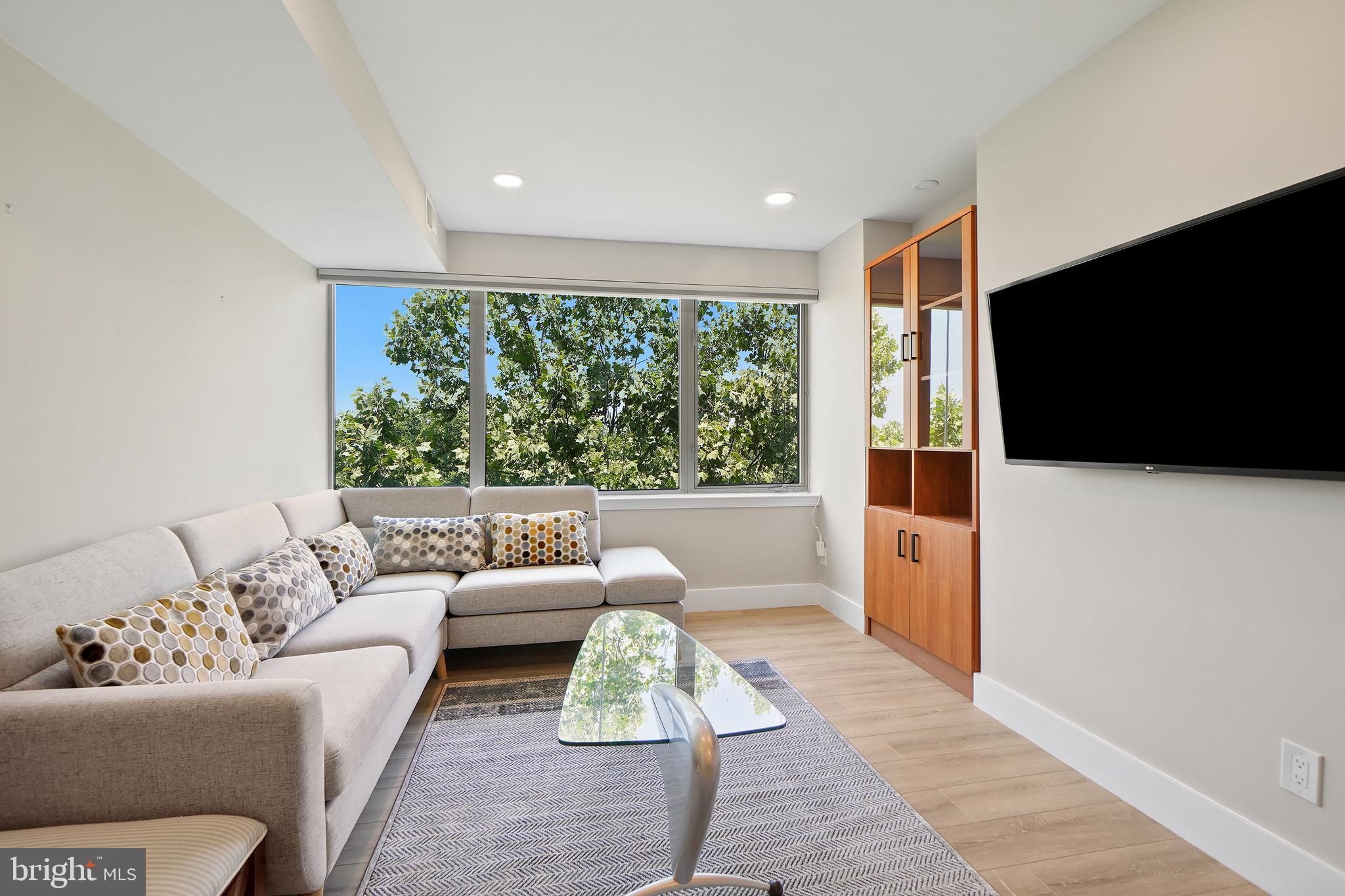 WHITLEY PARK CONDOMINIUM - Residential