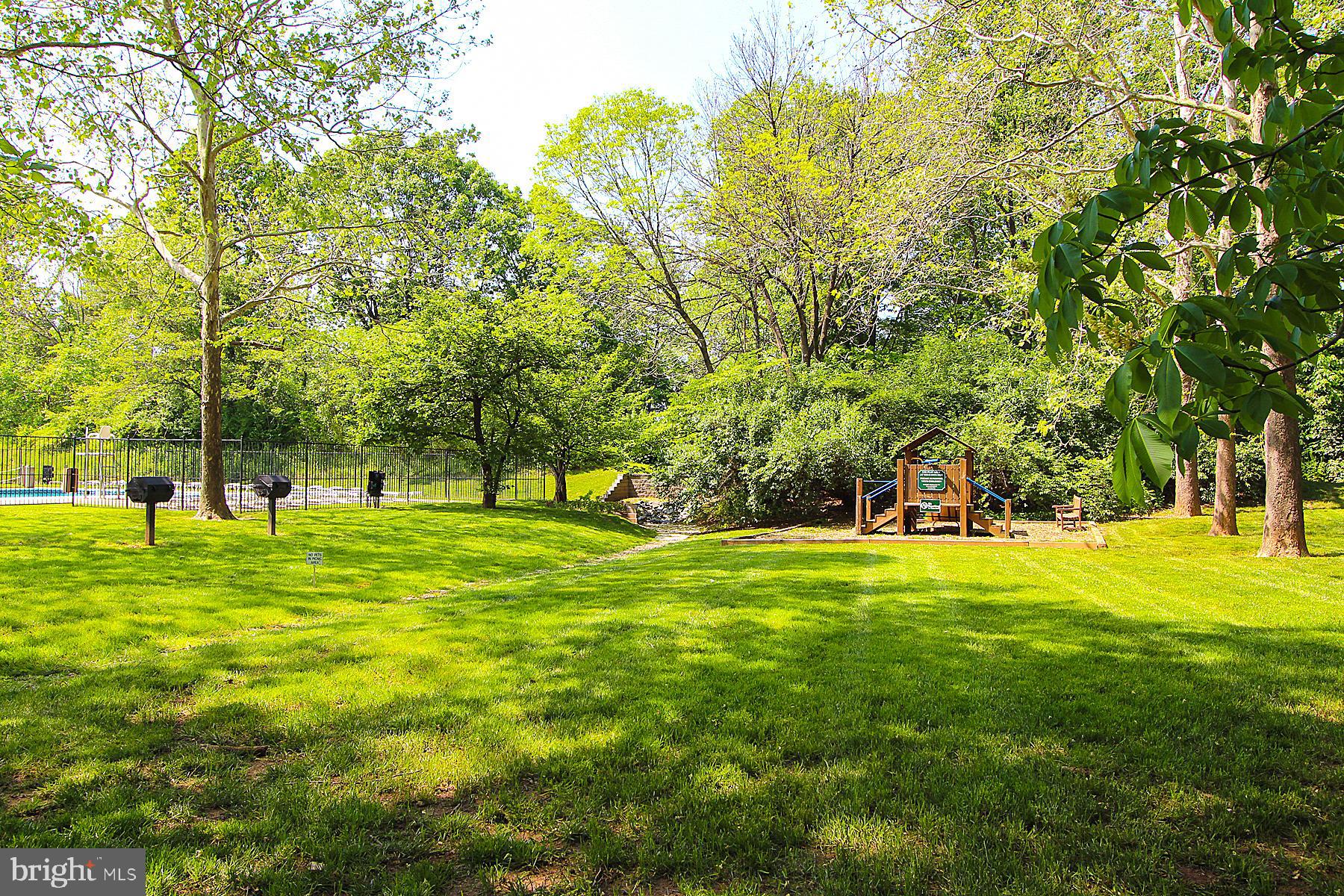 WHITLEY PARK CONDOMINIUM - Residential