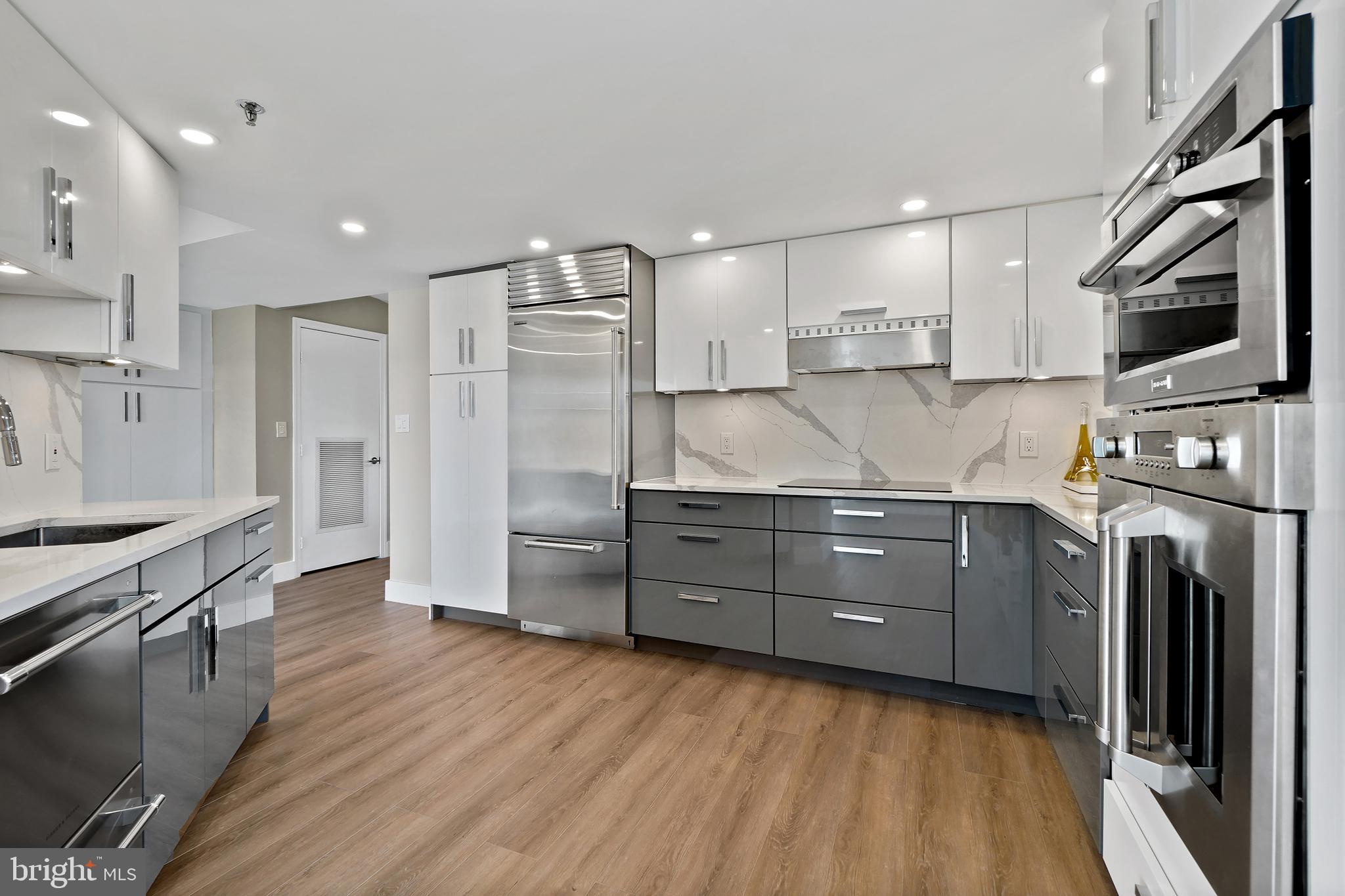 WHITLEY PARK CONDOMINIUM - Residential