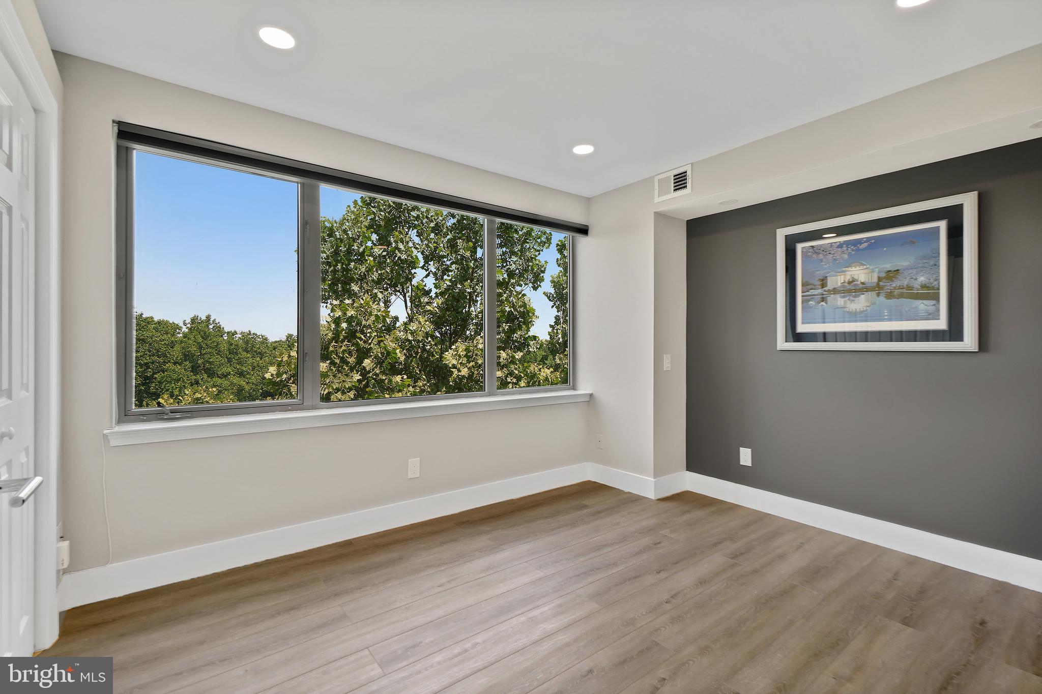 WHITLEY PARK CONDOMINIUM - Residential