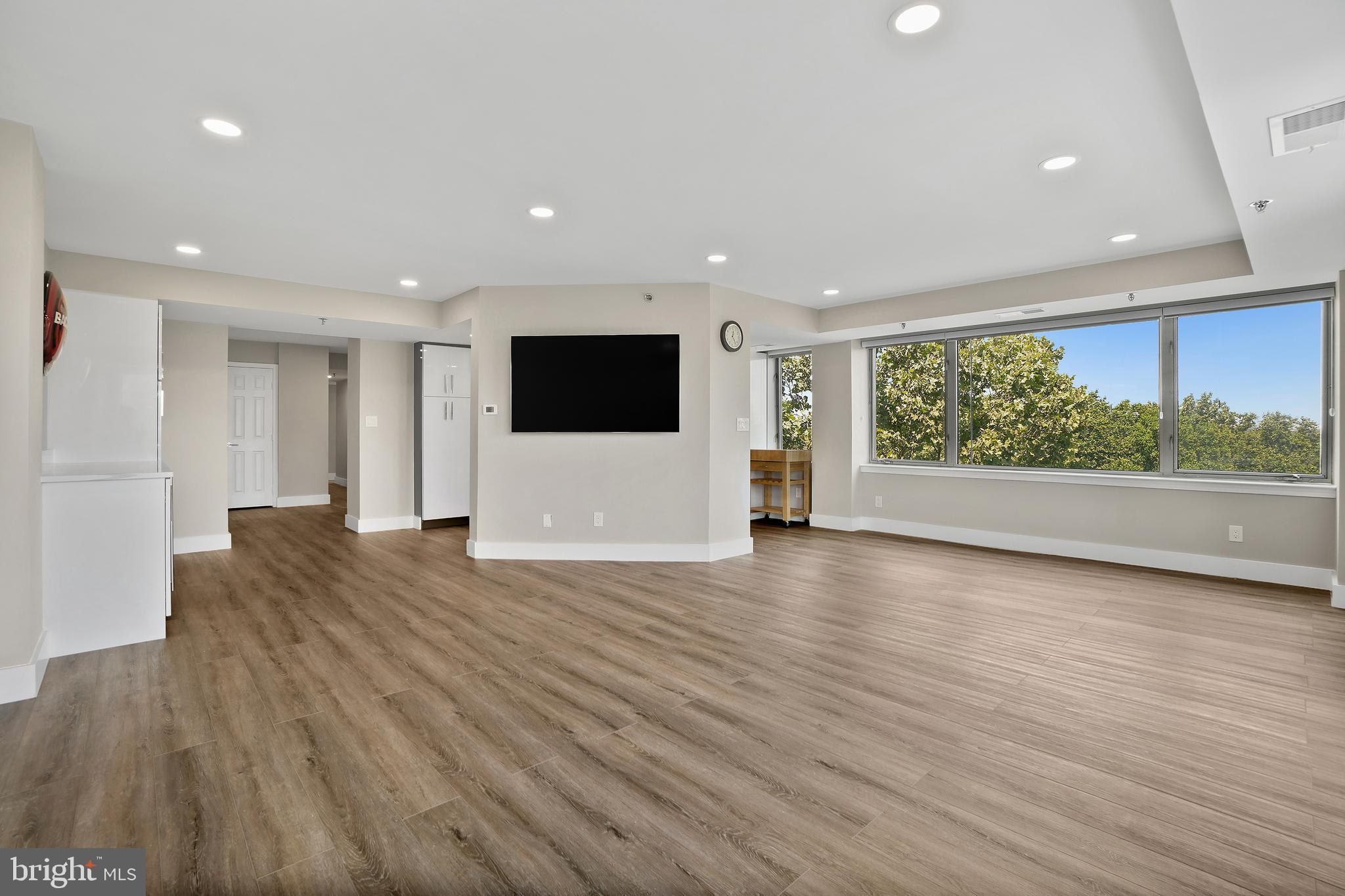 WHITLEY PARK CONDOMINIUM - Residential