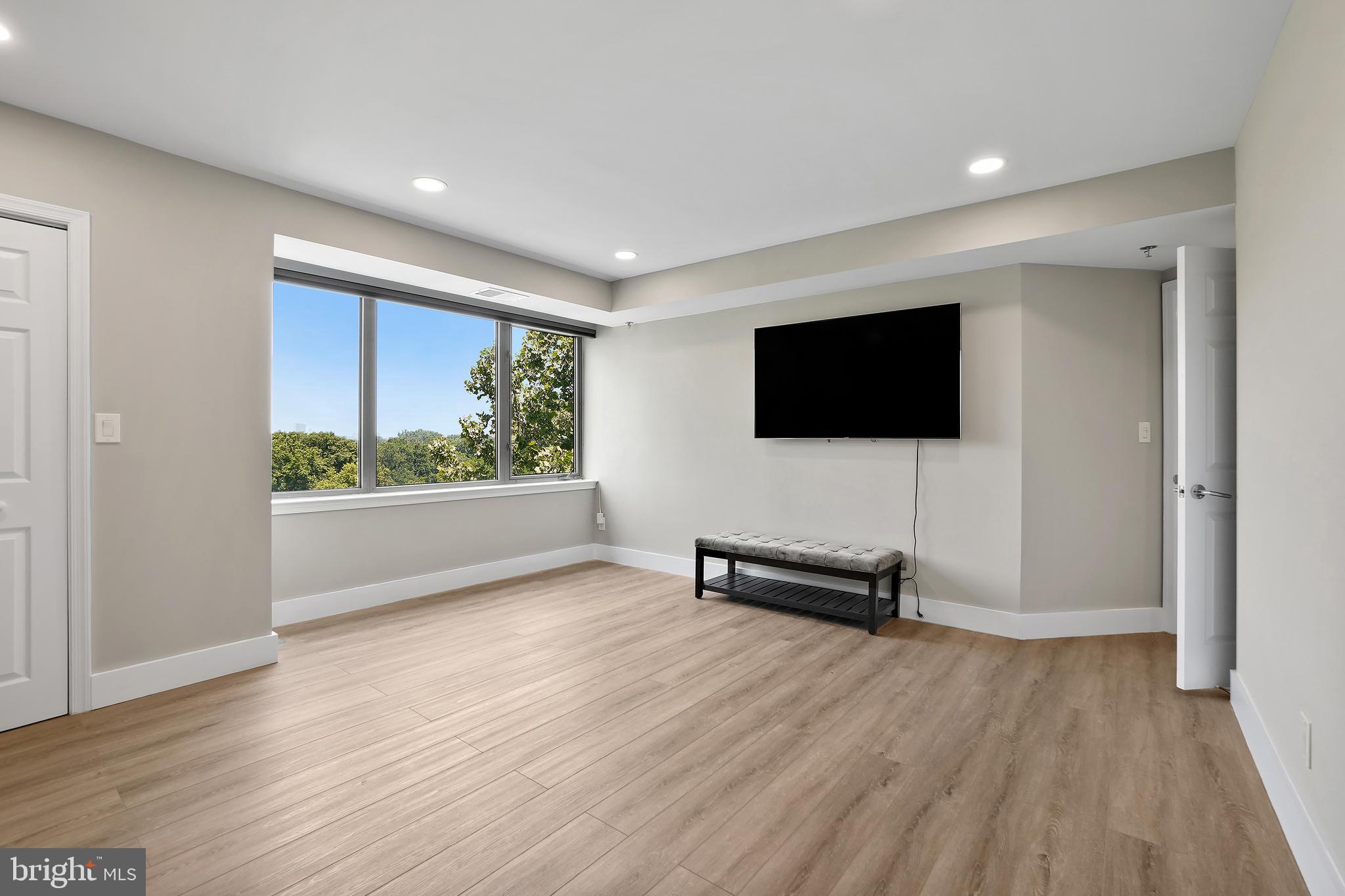 WHITLEY PARK CONDOMINIUM - Residential