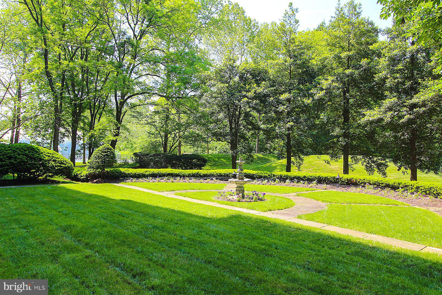 WHITLEY PARK CONDOMINIUM - Residential