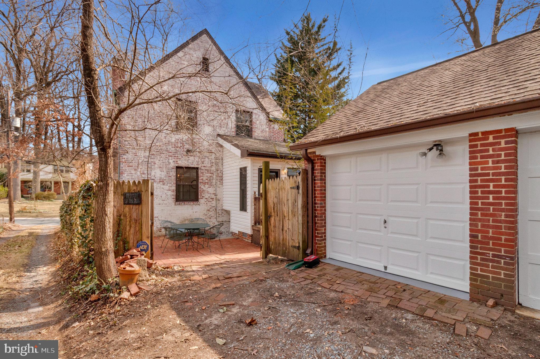 SEVEN OAKS - Residential