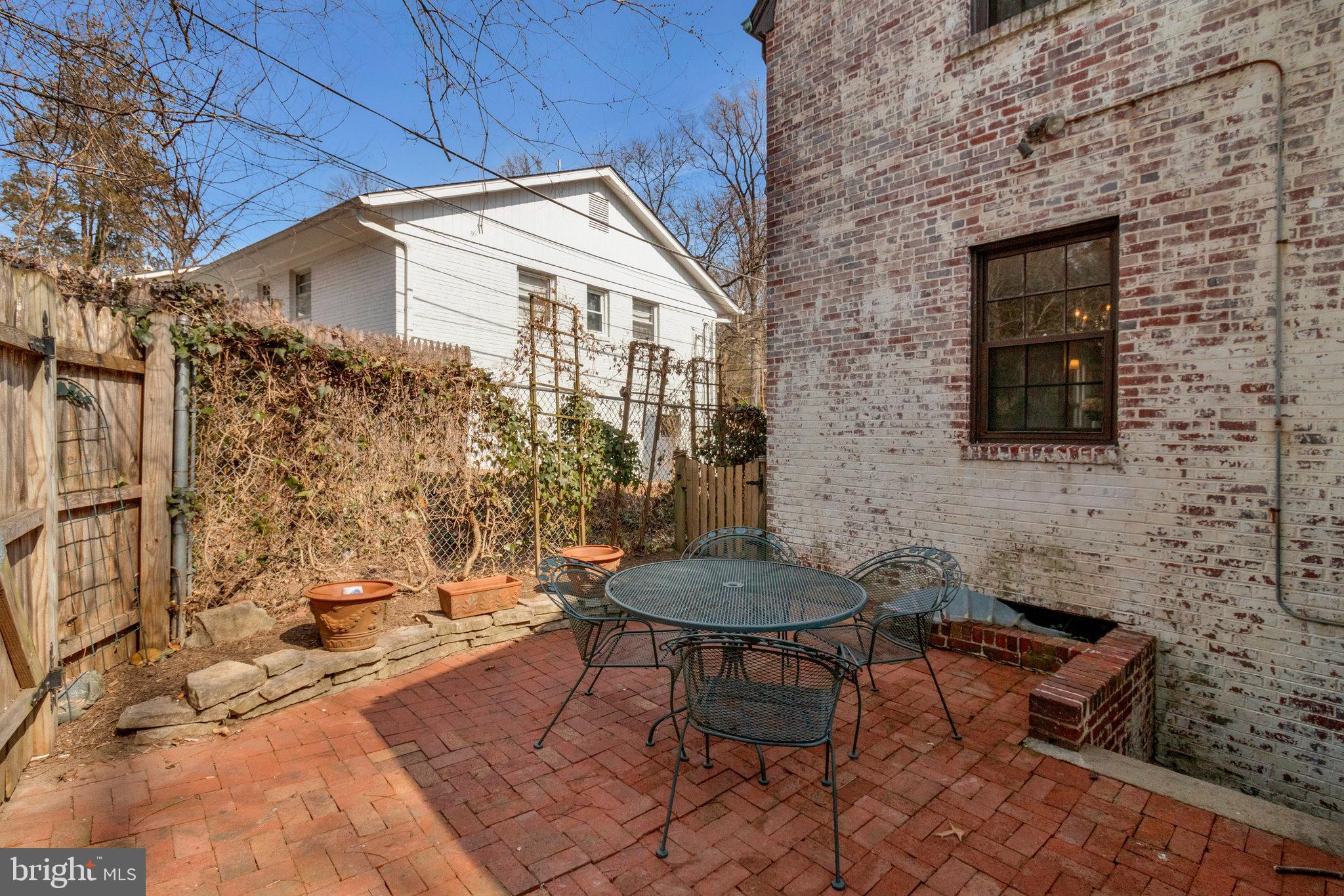 SEVEN OAKS - Residential