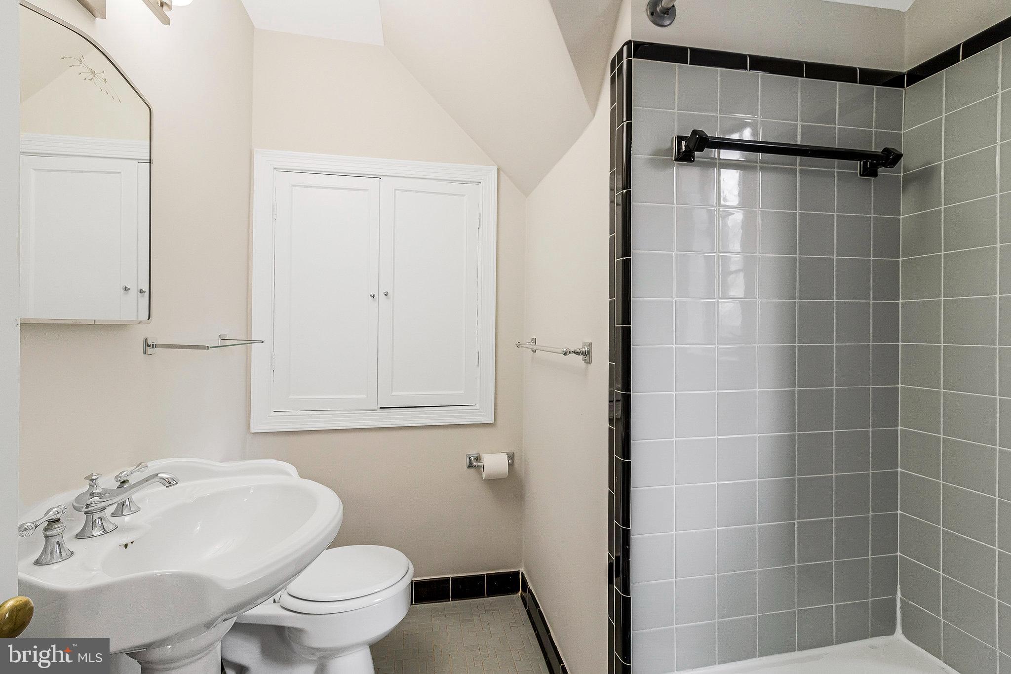 SEVEN OAKS - Residential