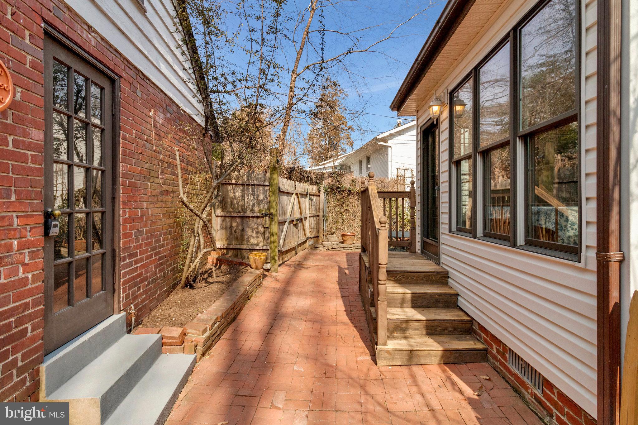 SEVEN OAKS - Residential