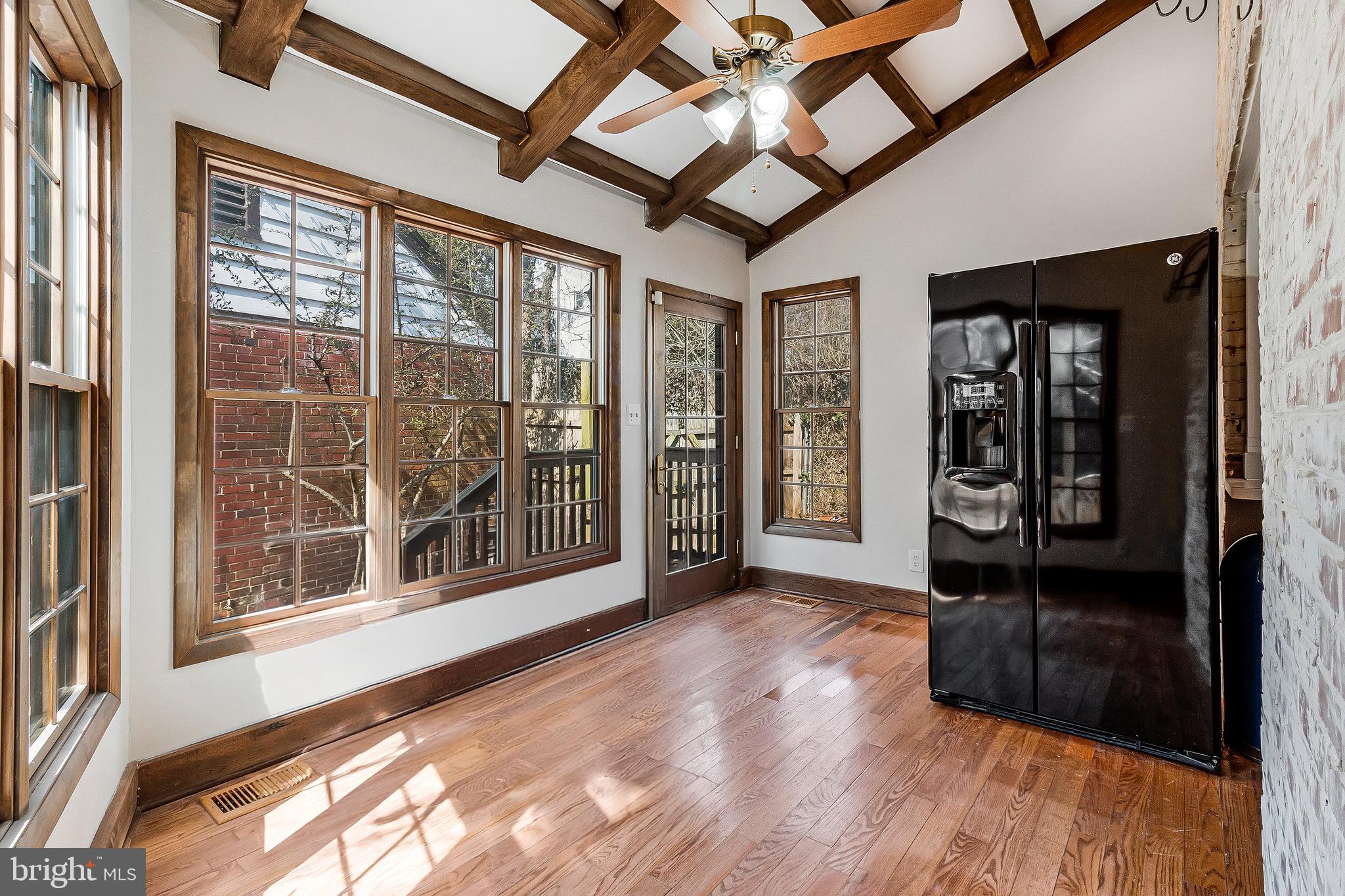 SEVEN OAKS - Residential