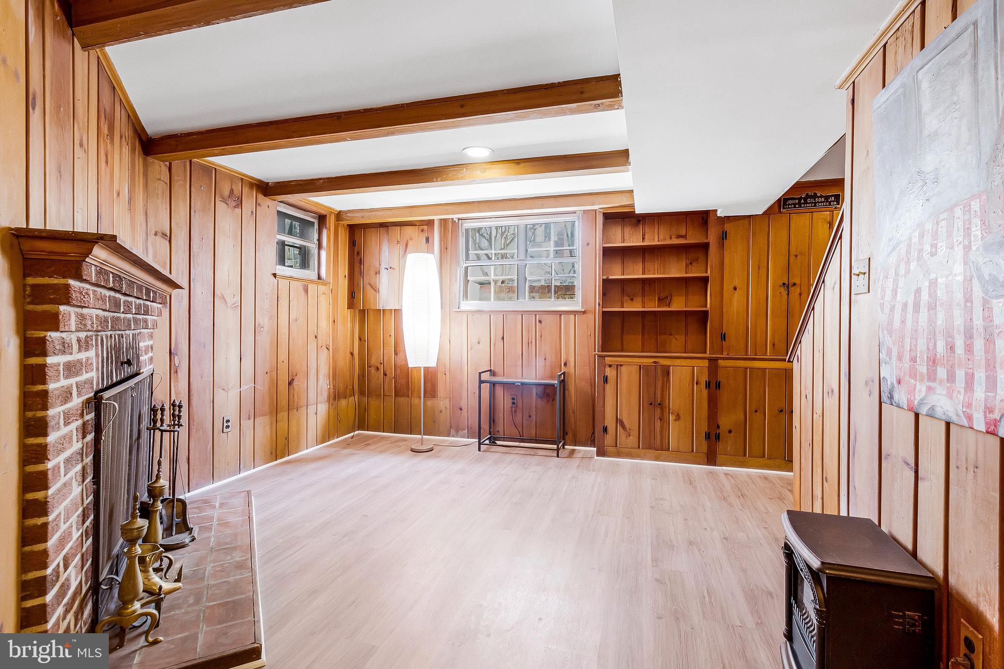 SEVEN OAKS - Residential