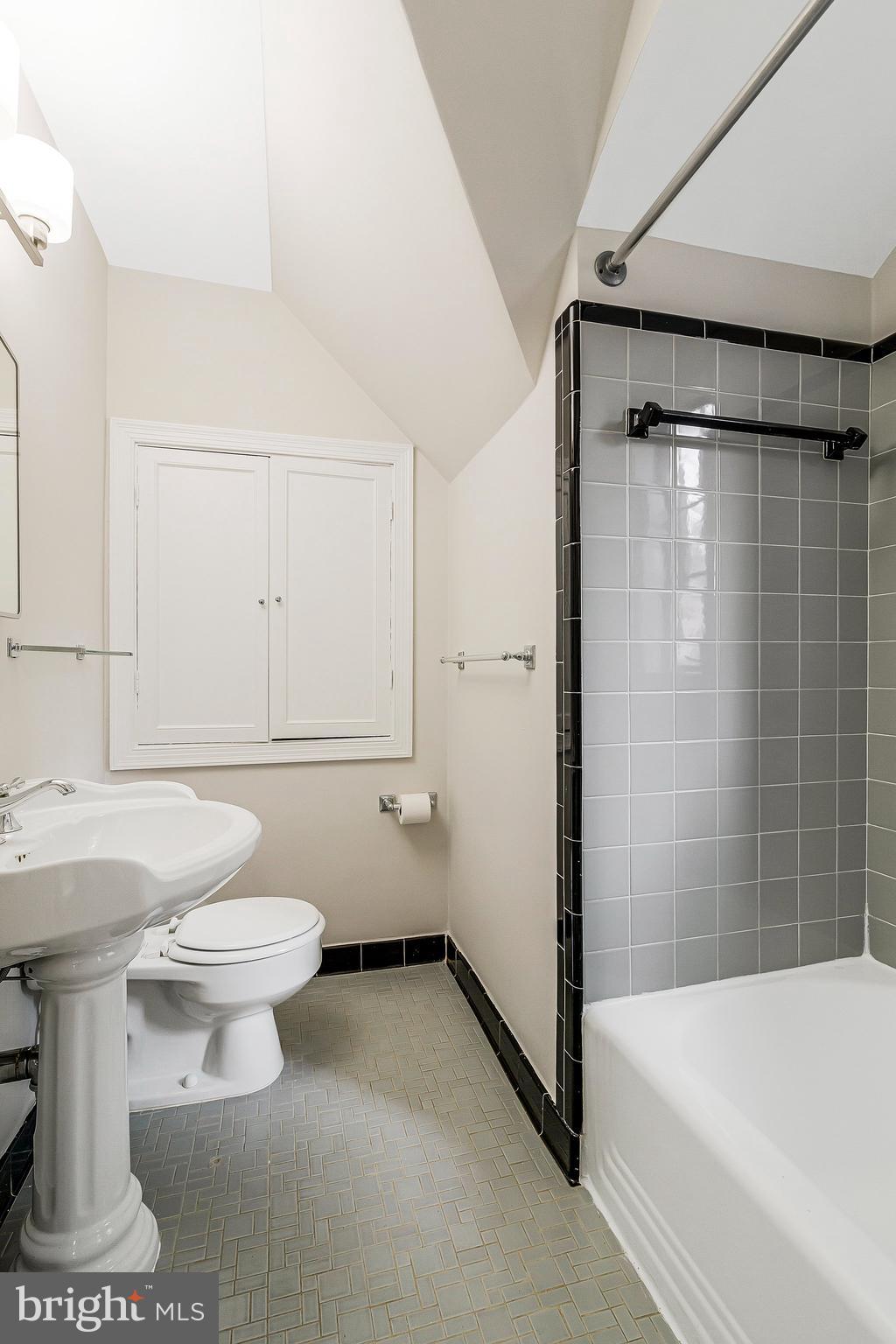 SEVEN OAKS - Residential