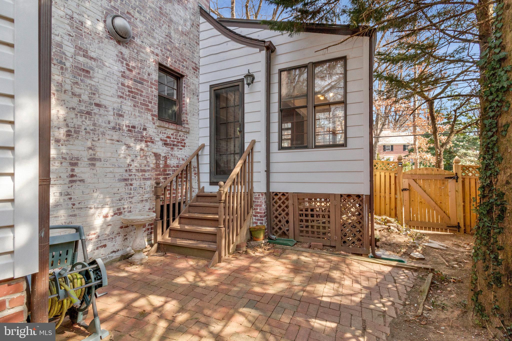 SEVEN OAKS - Residential