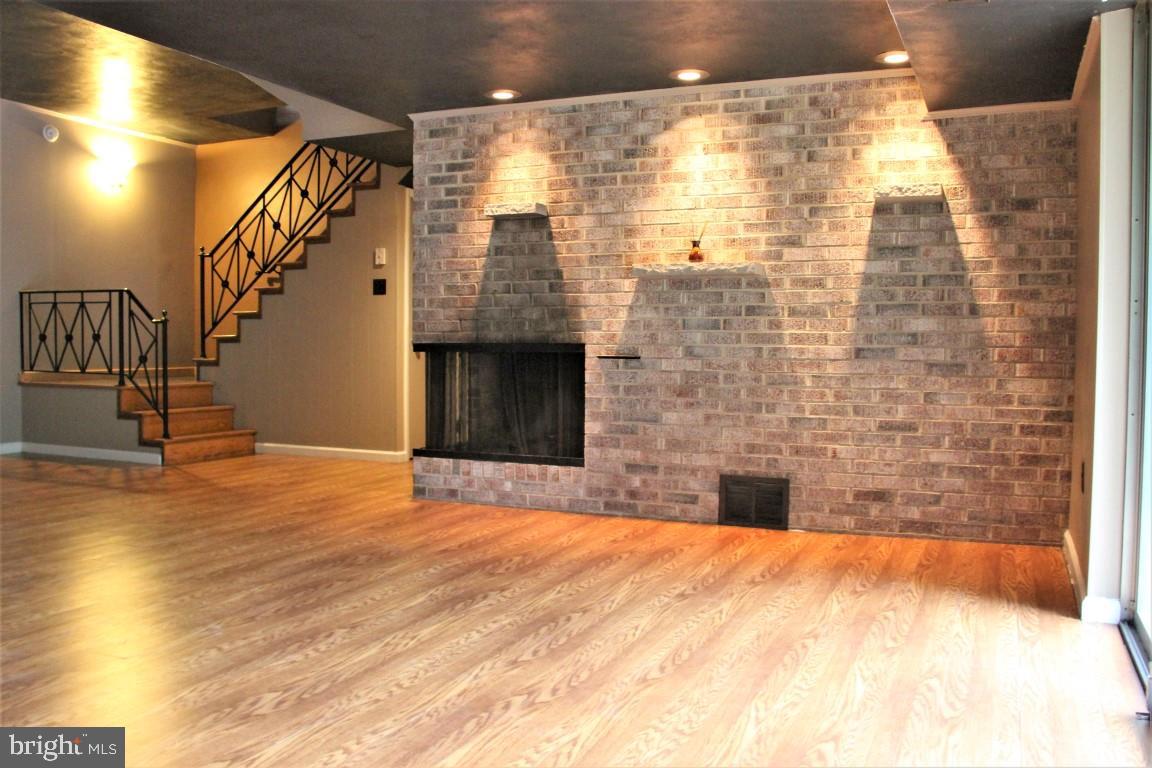 STRATHCONA-HILLCROFT - Residential