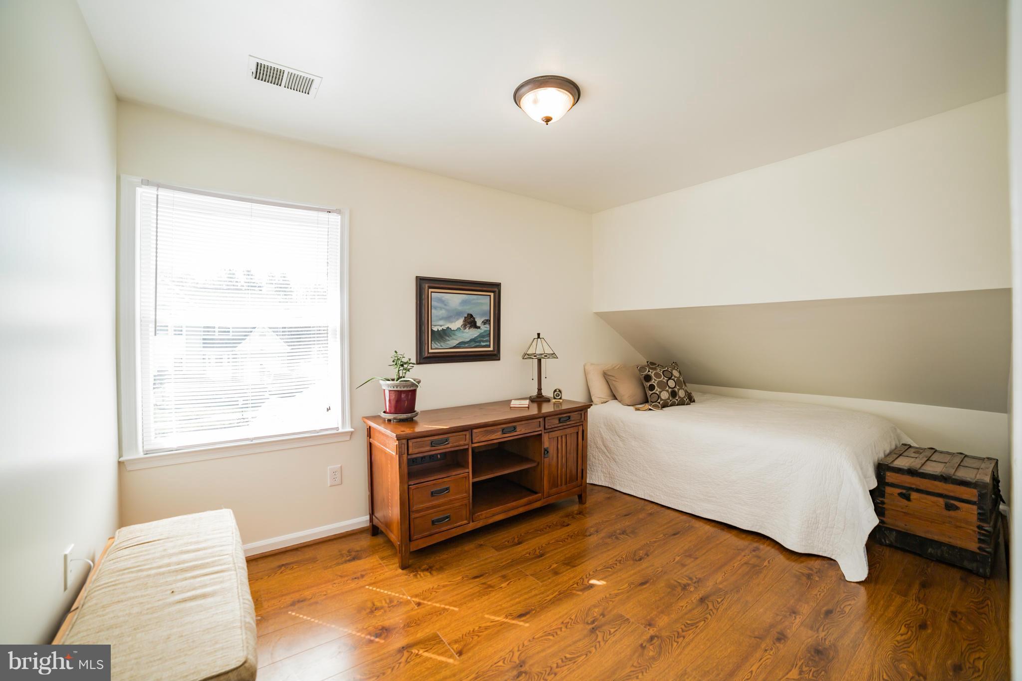 CRESTBROOK - Residential