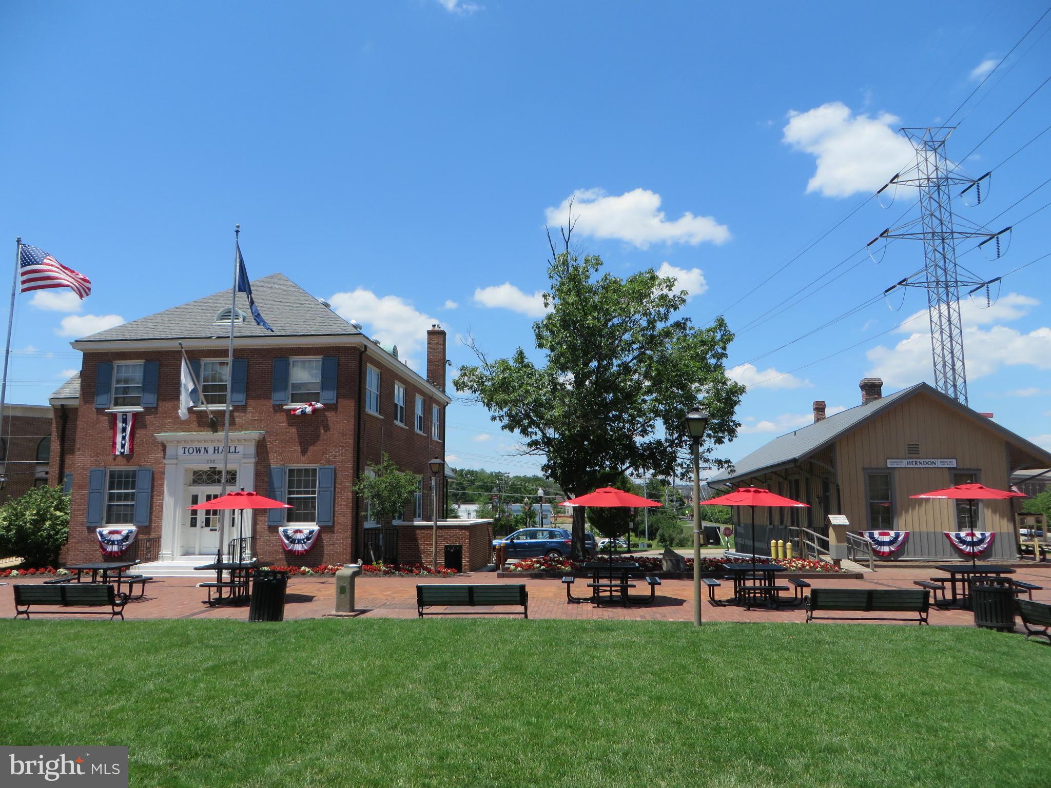 CRESTBROOK - Residential