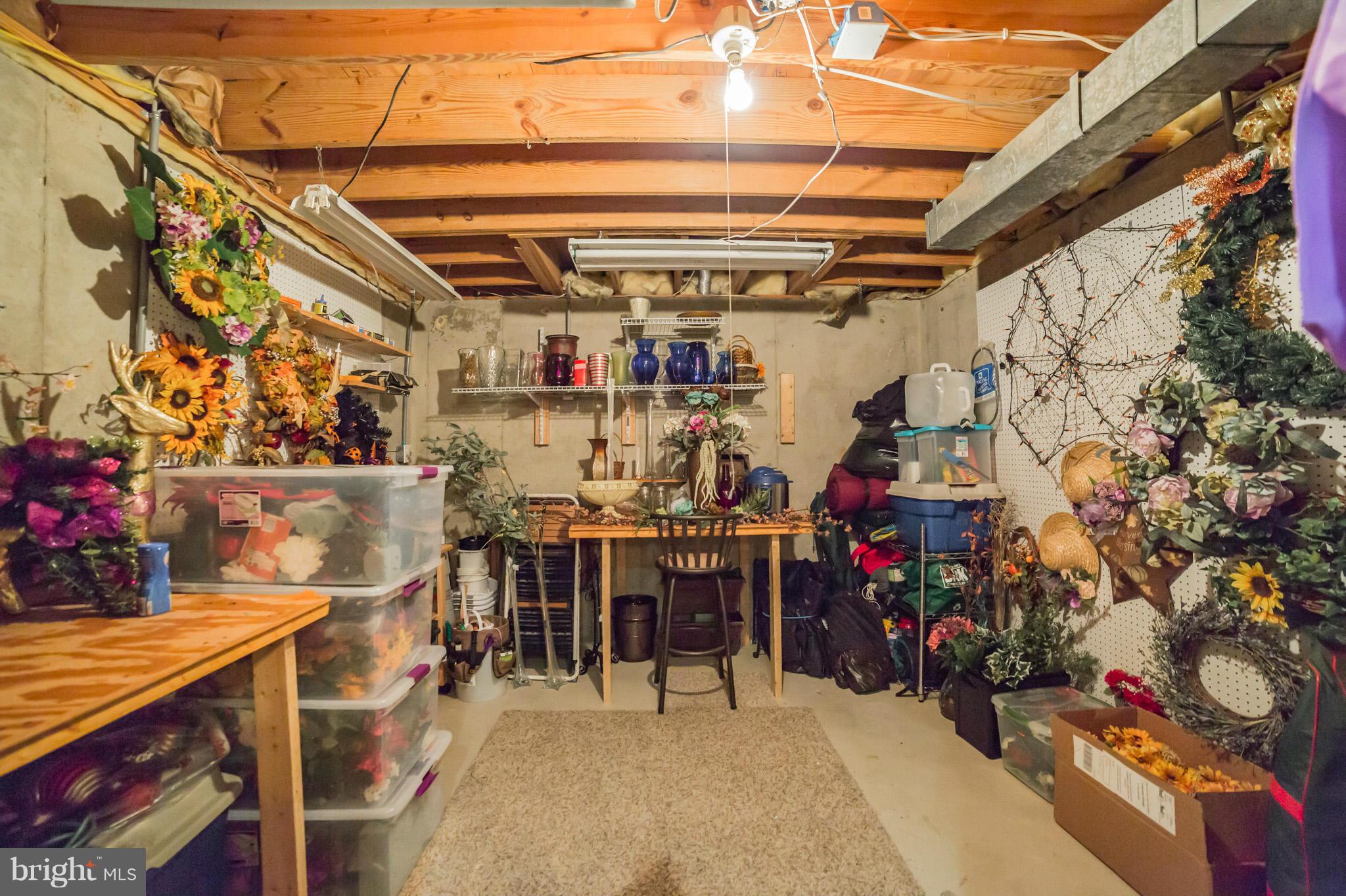 CRESTBROOK - Residential