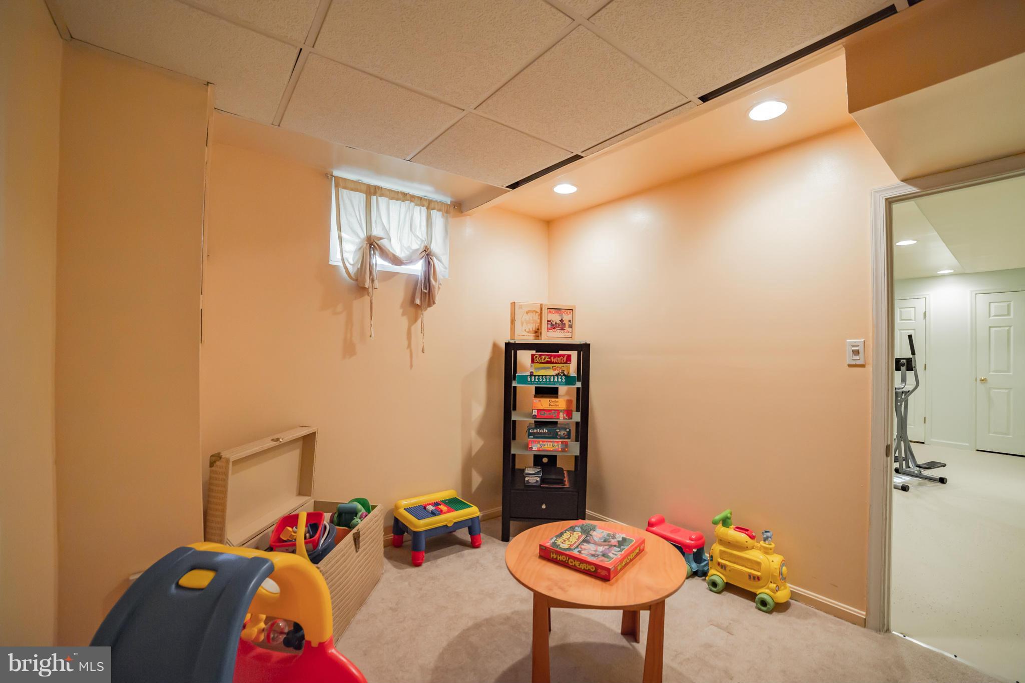 CRESTBROOK - Residential