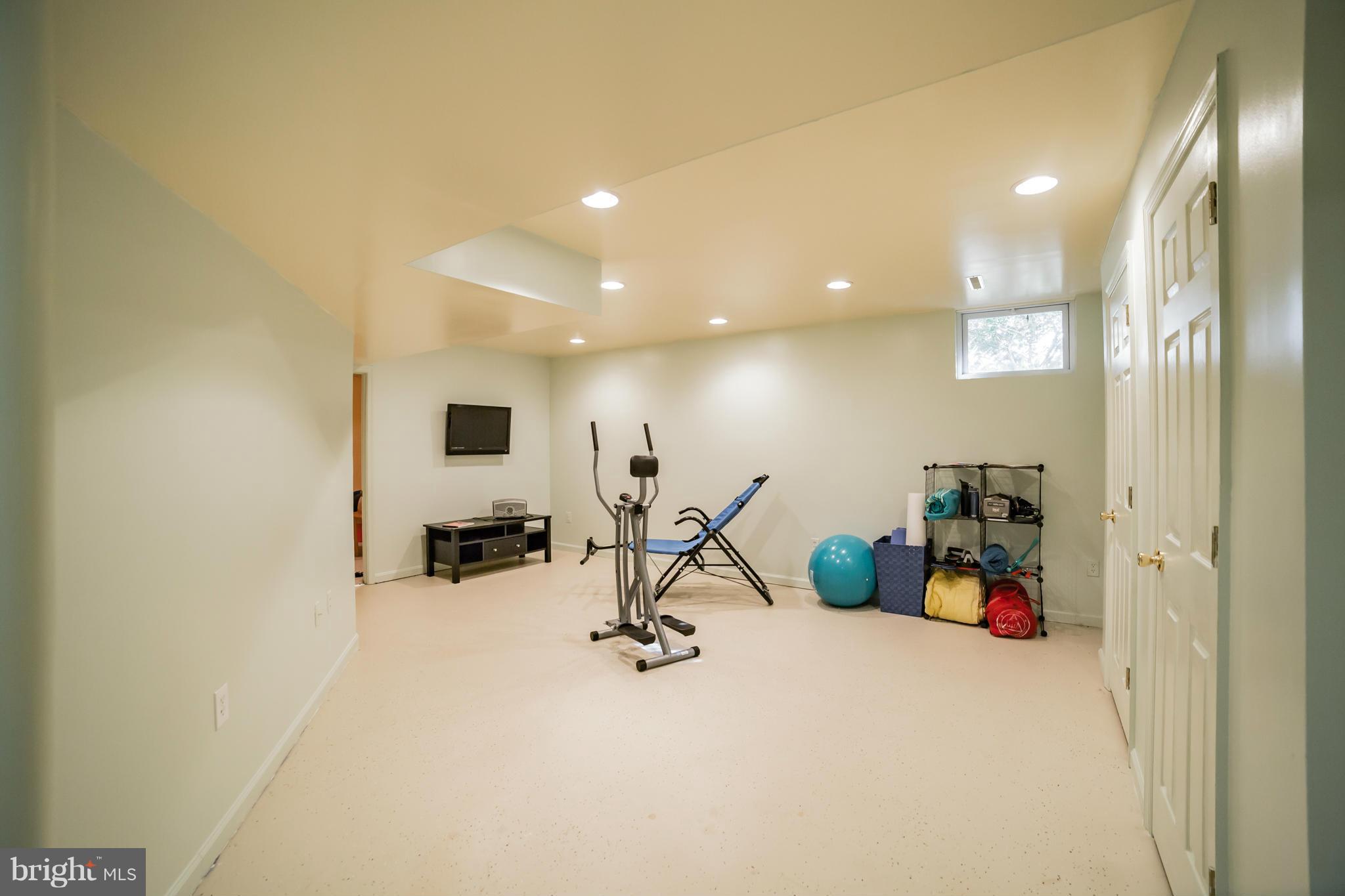 CRESTBROOK - Residential