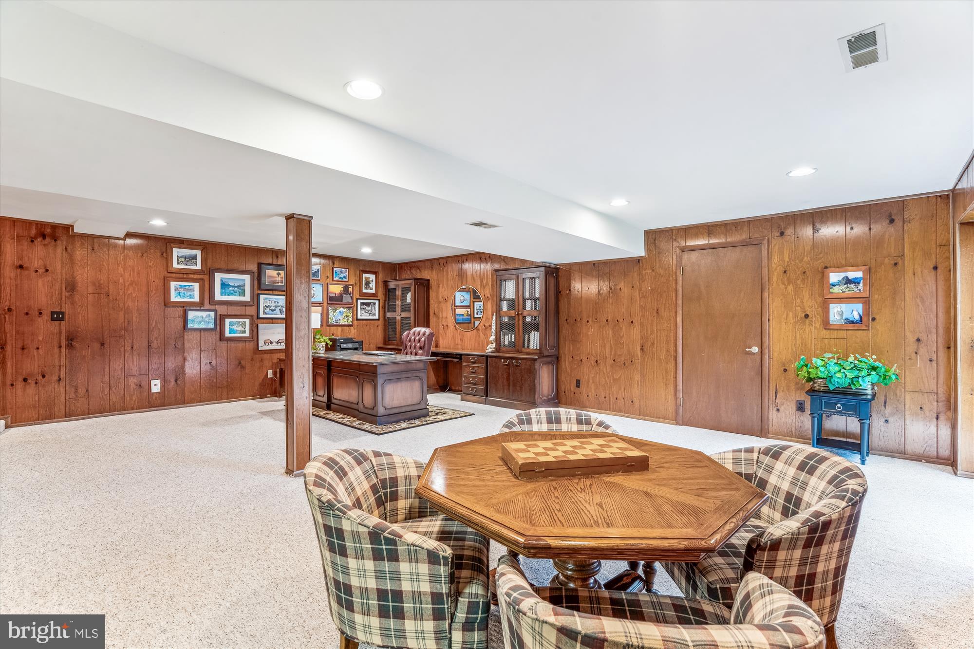 MACGILLS COMMON - Residential