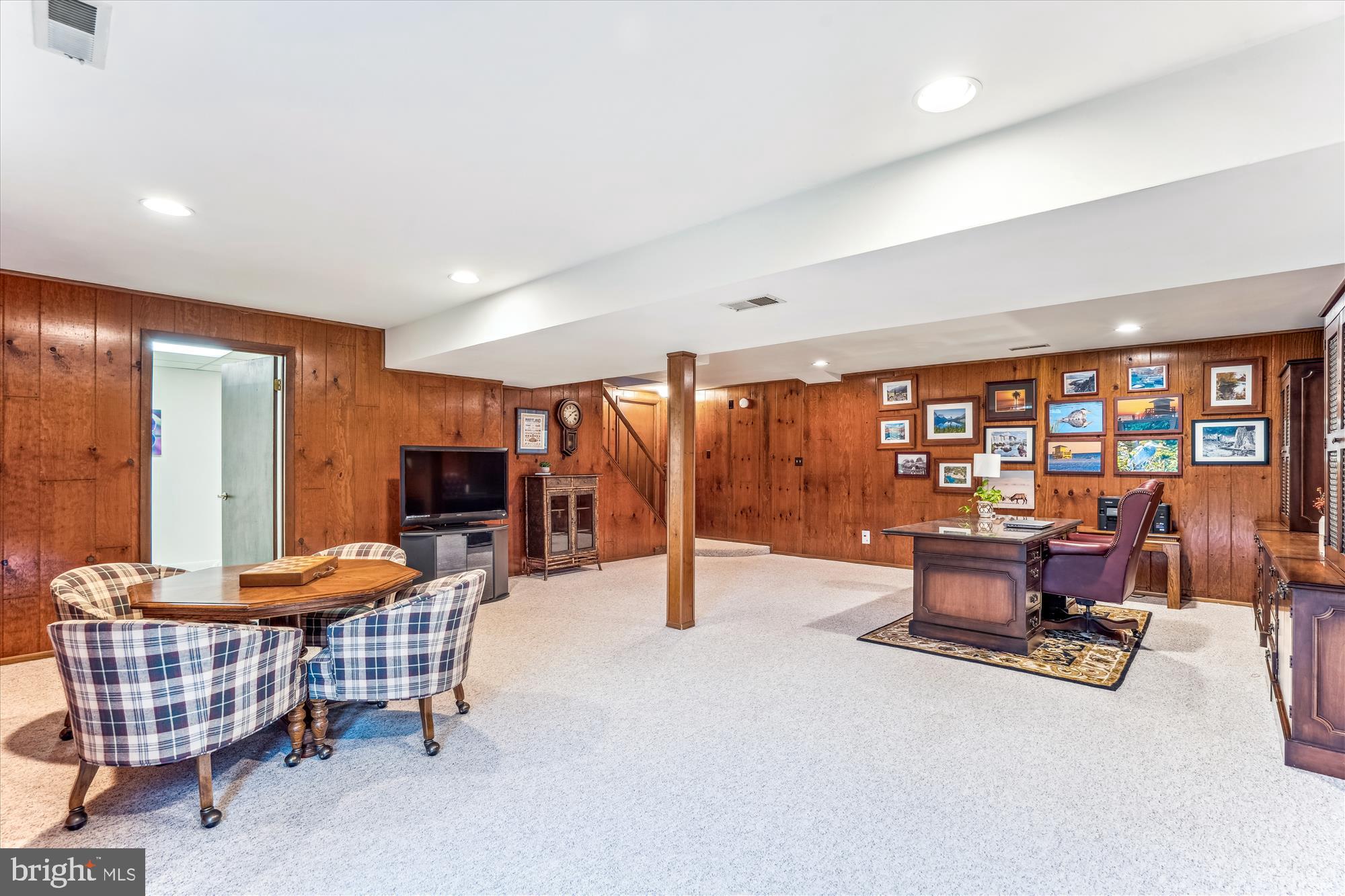 MACGILLS COMMON - Residential