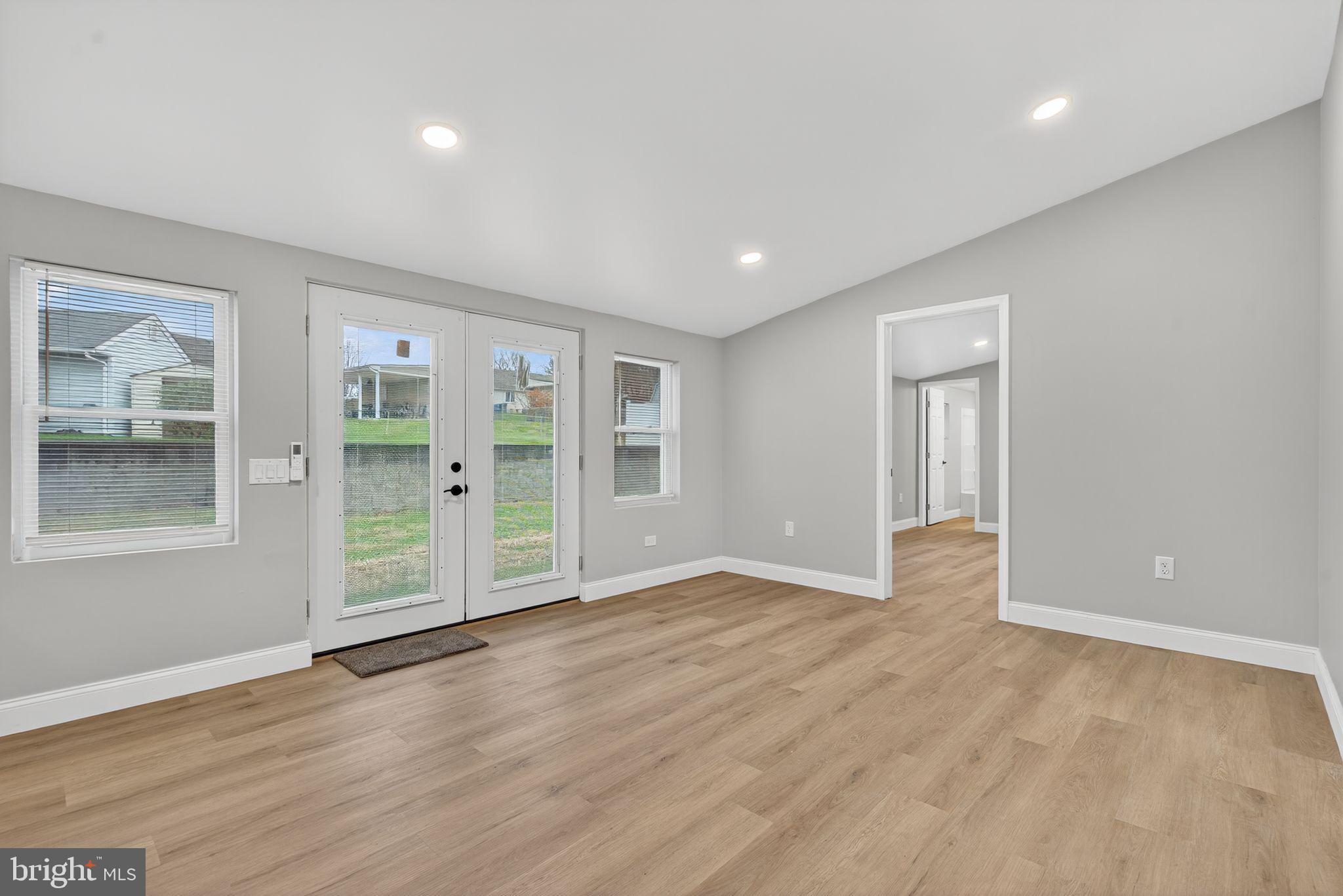 000 - Residential Lease