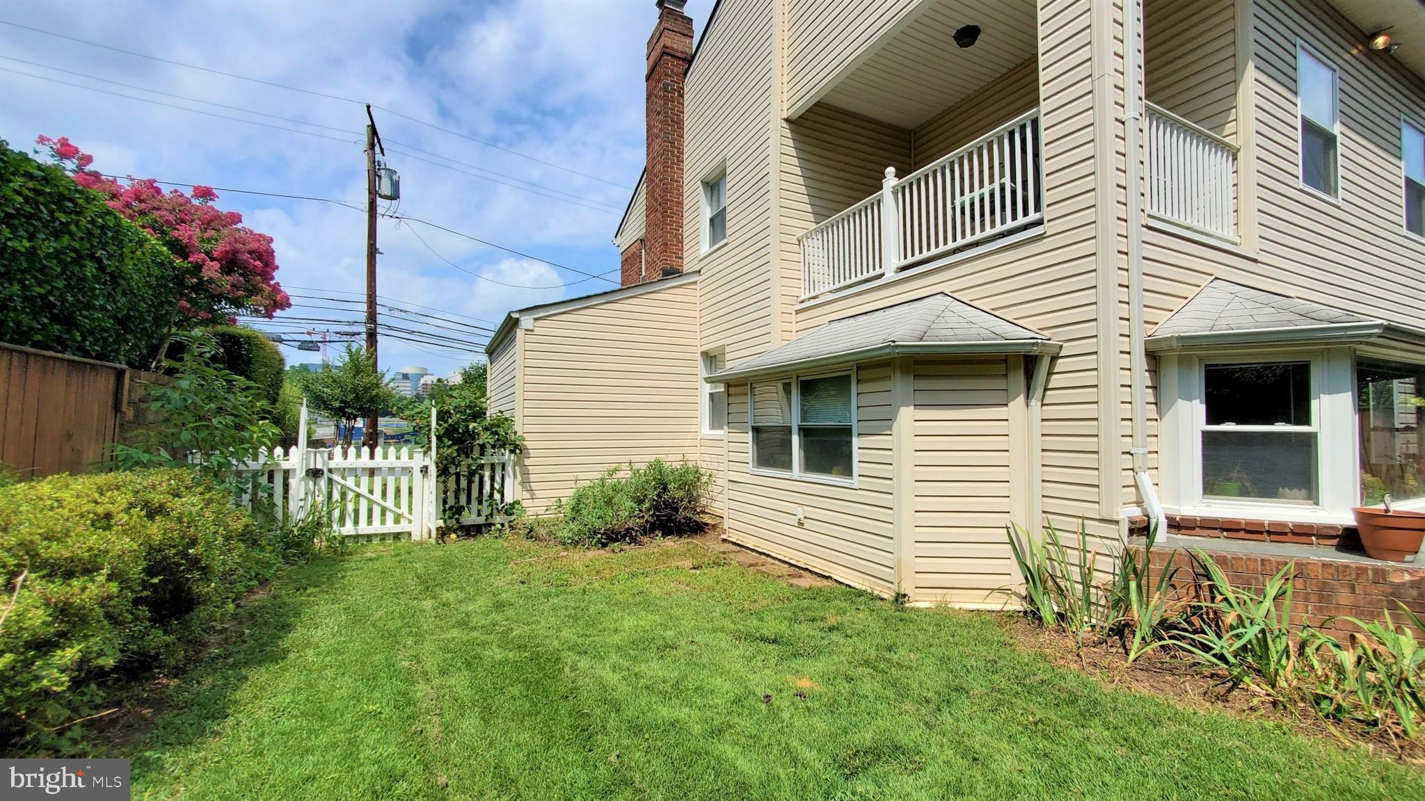 MEADOWBROOK VILLAGE - Residential Lease