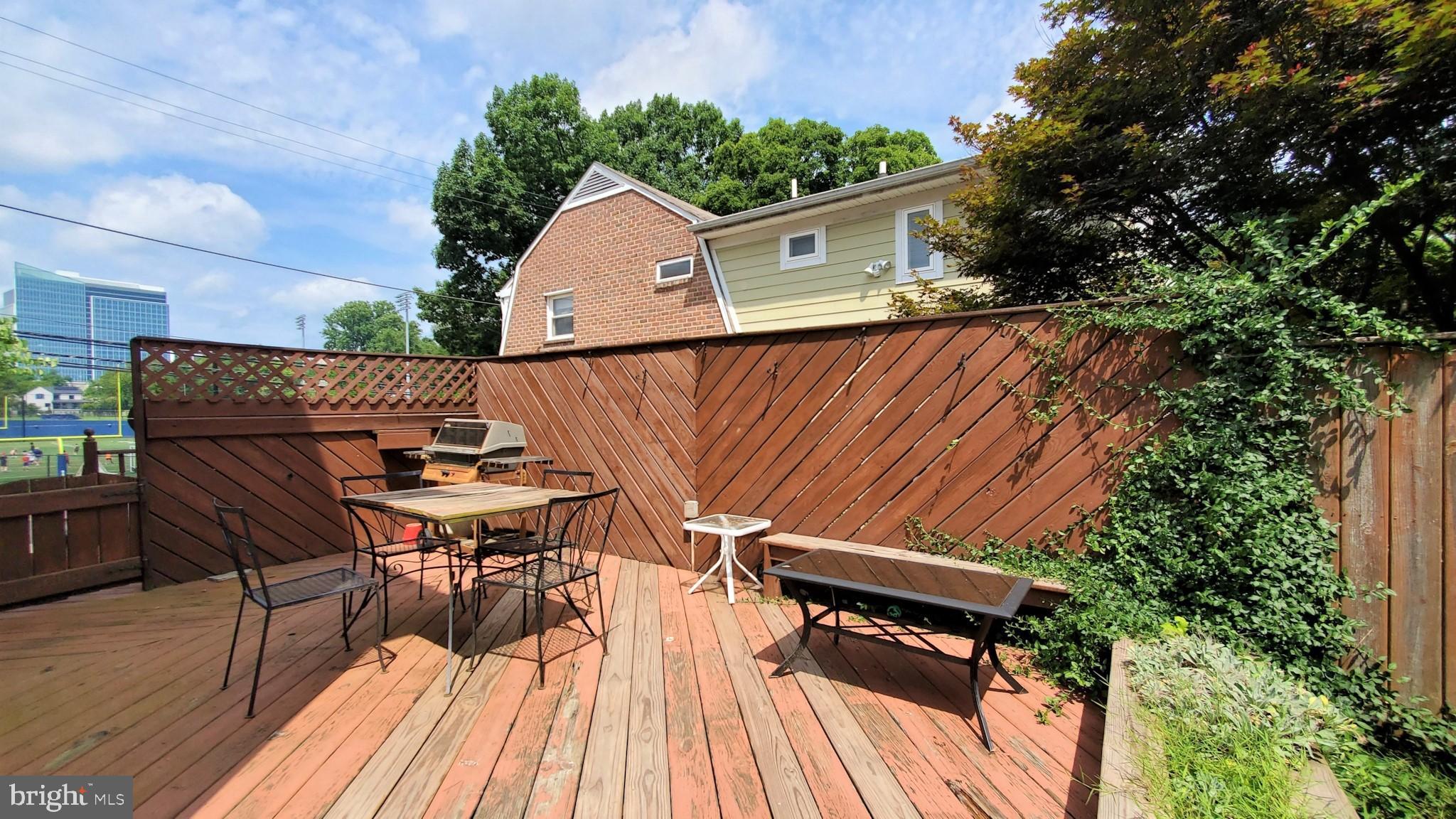 MEADOWBROOK VILLAGE - Residential Lease