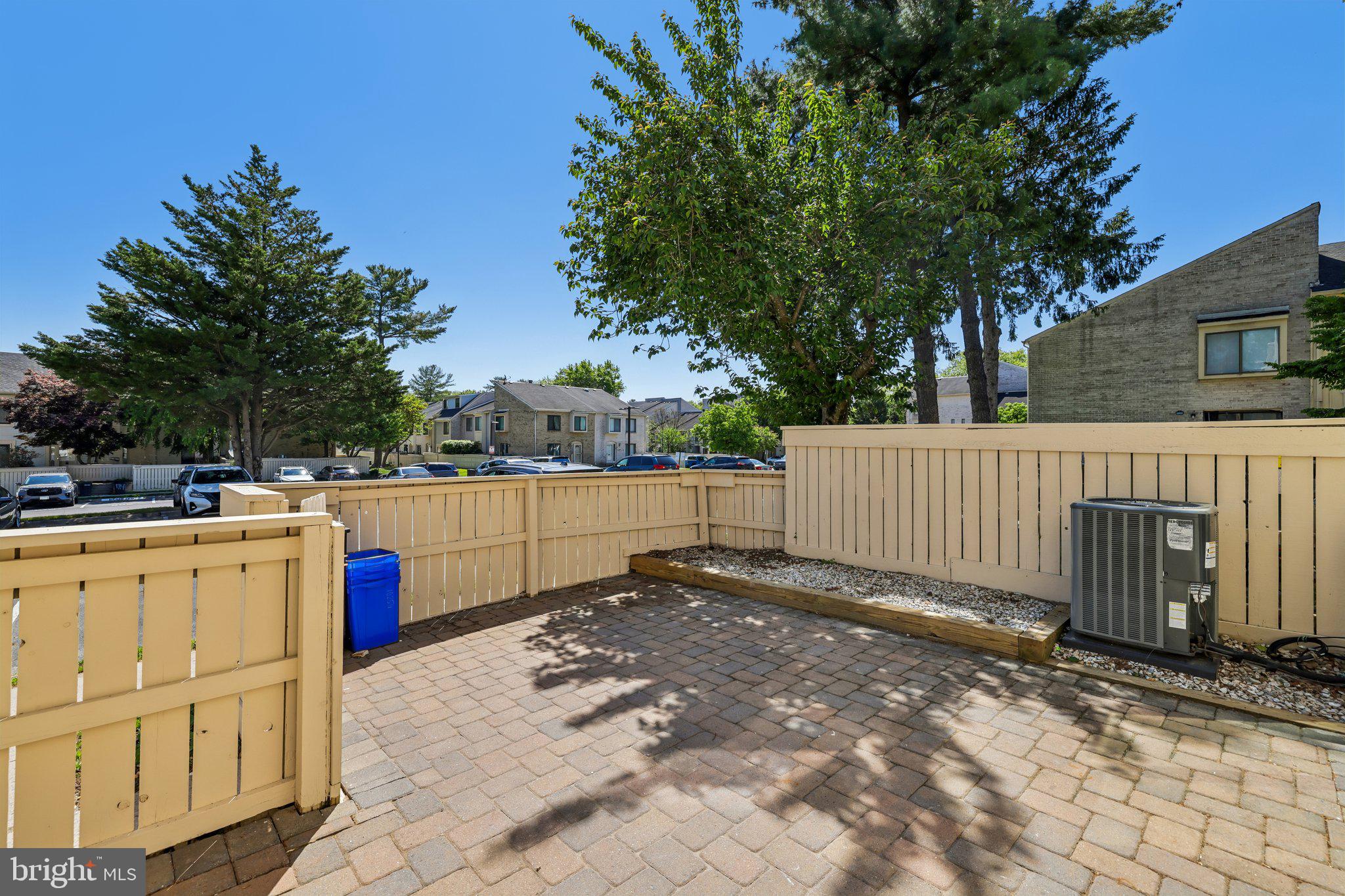 CLUBSIDE - Residential