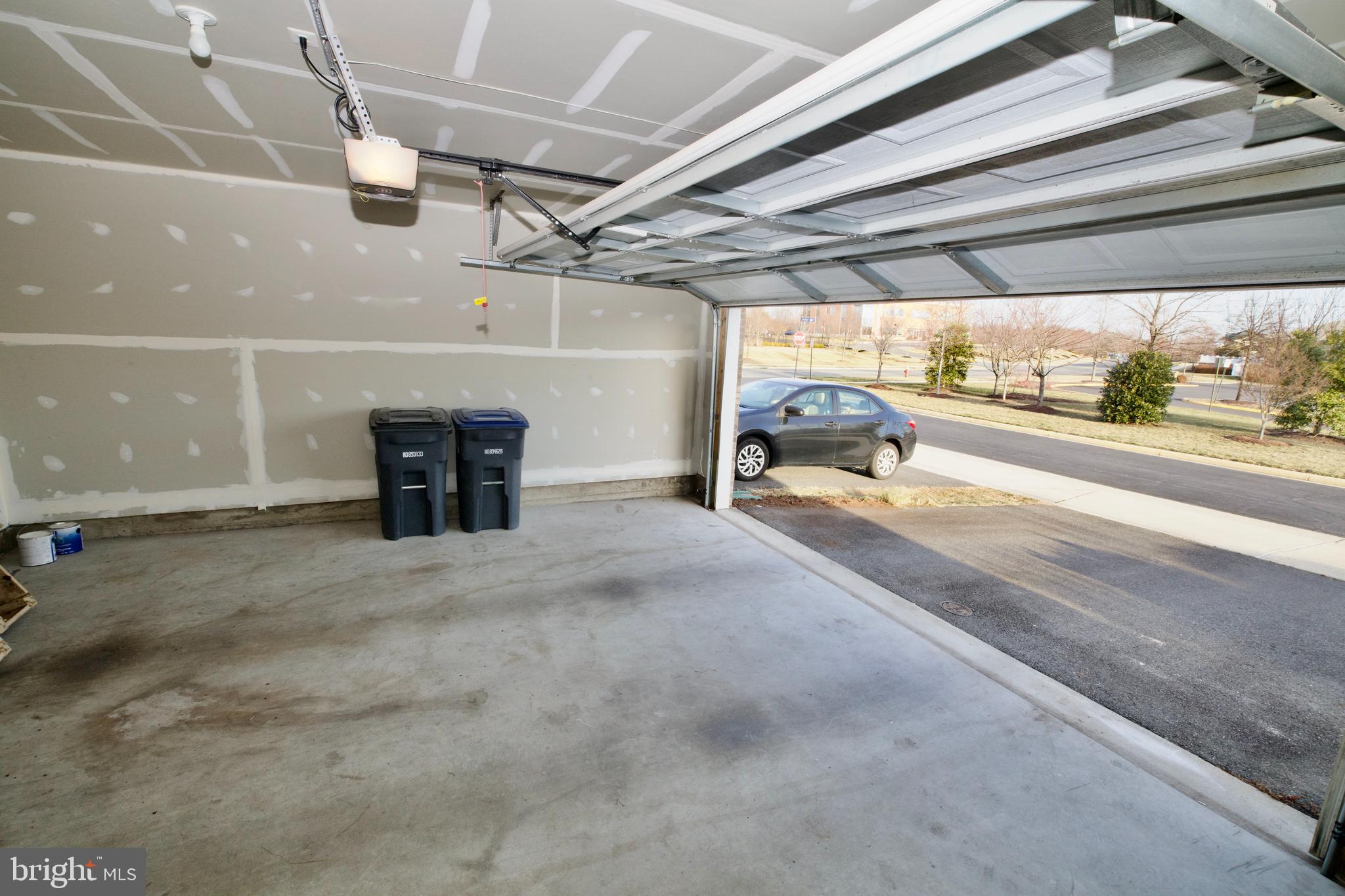 STONE RIDGE LANDBAY 5R - Residential Lease