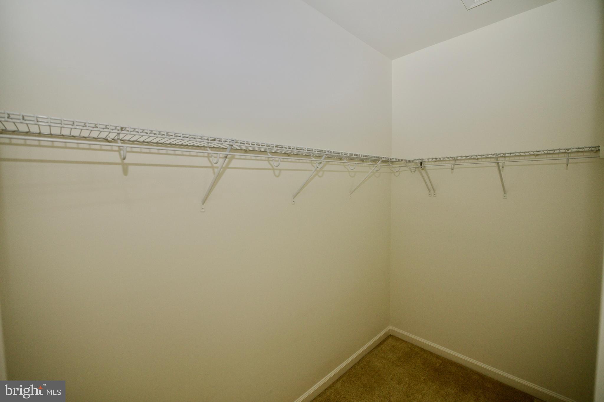 STONE RIDGE LANDBAY 5R - Residential Lease