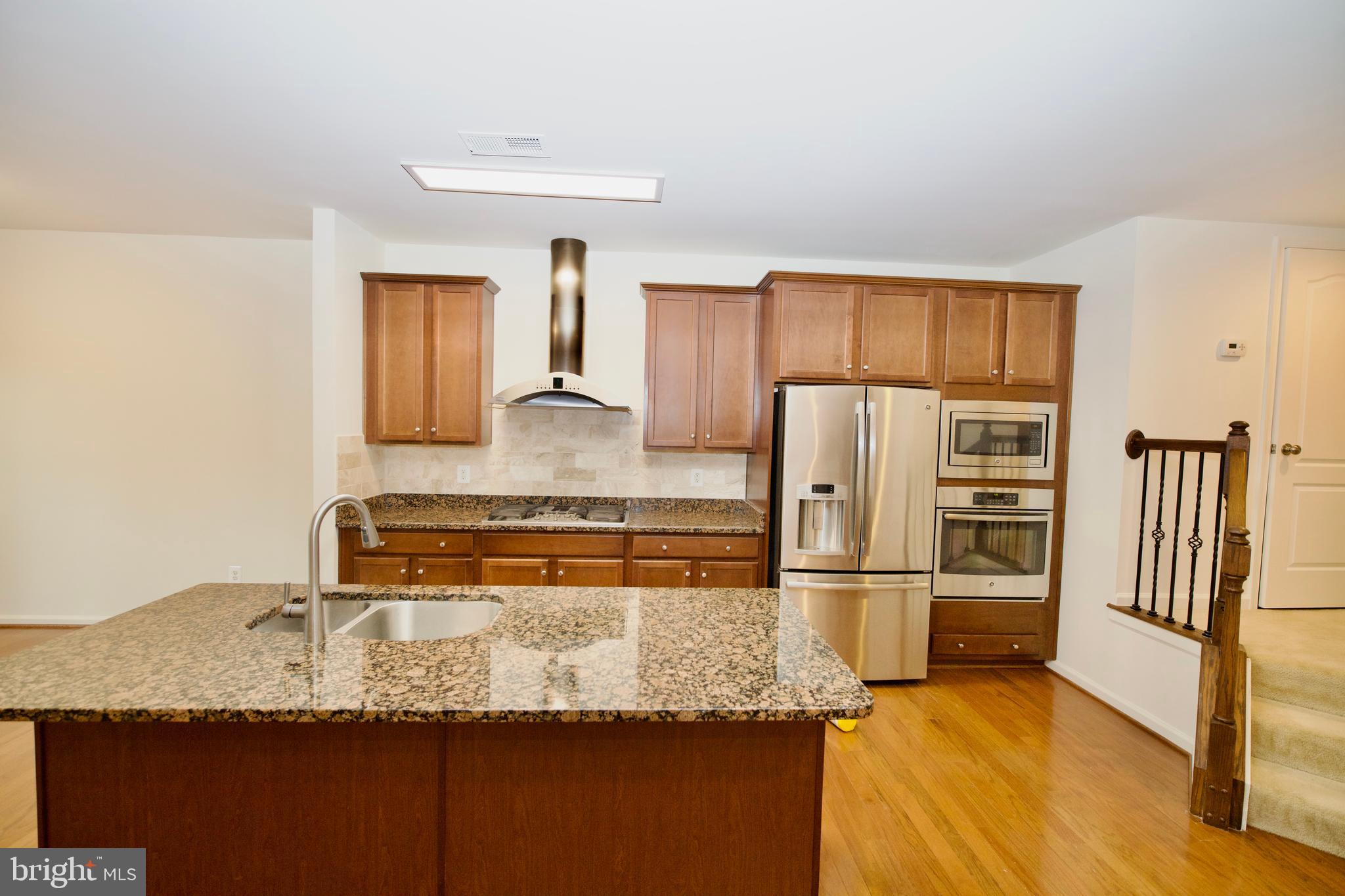 STONE RIDGE LANDBAY 5R - Residential Lease