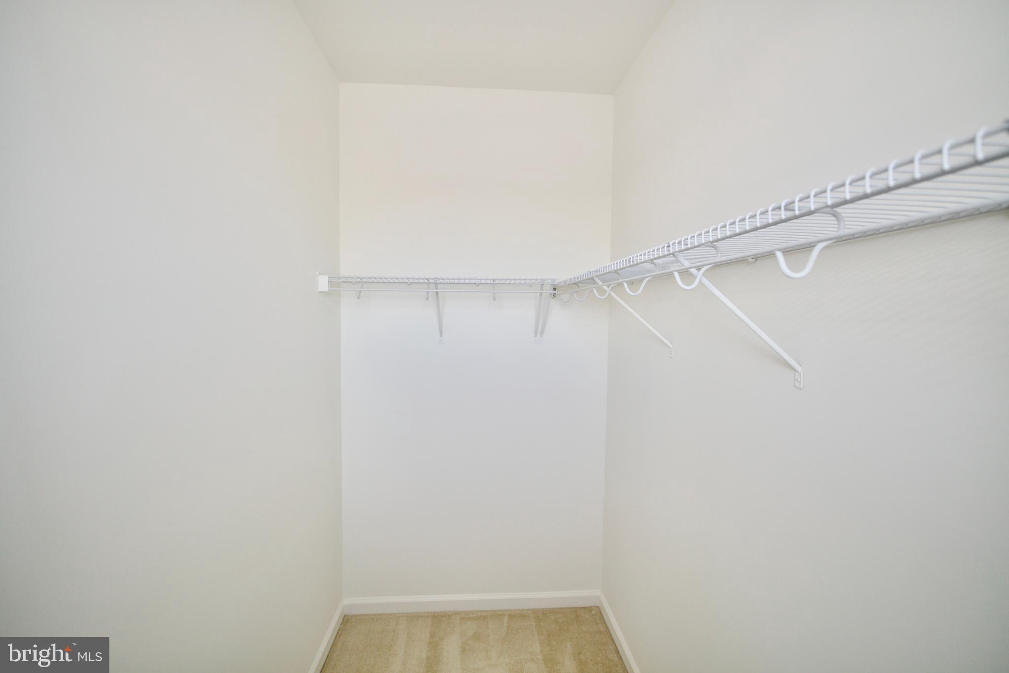 STONE RIDGE LANDBAY 5R - Residential Lease