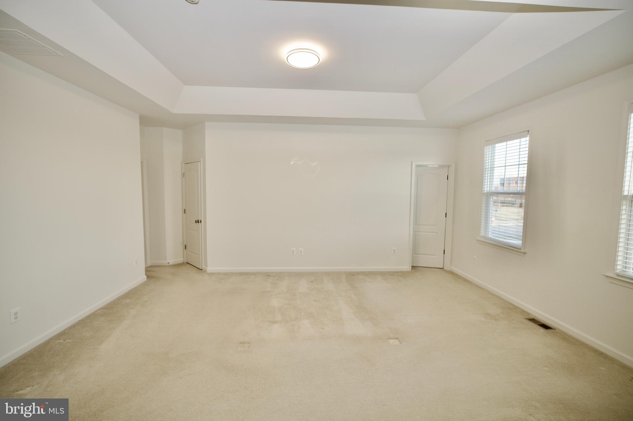 STONE RIDGE LANDBAY 5R - Residential Lease