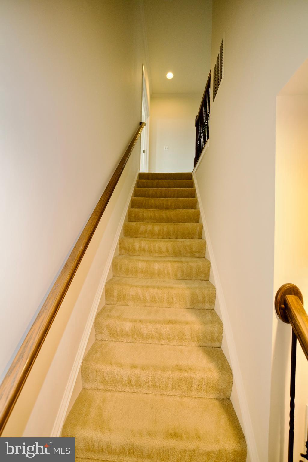 STONE RIDGE LANDBAY 5R - Residential Lease