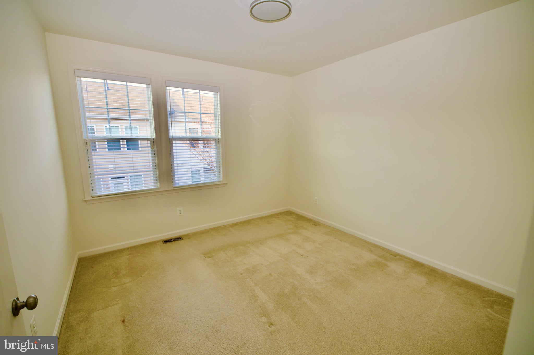 STONE RIDGE LANDBAY 5R - Residential Lease