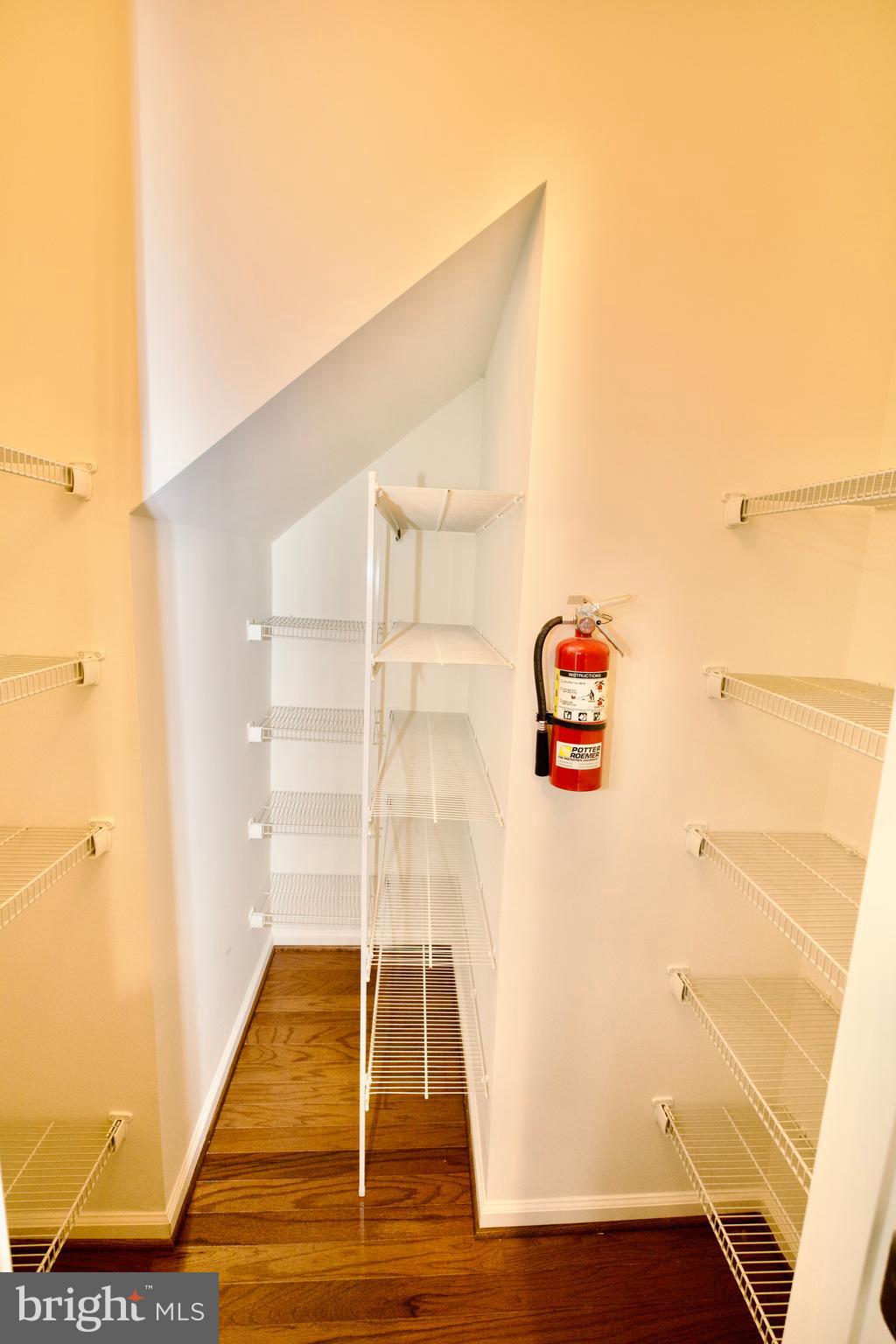 STONE RIDGE LANDBAY 5R - Residential Lease