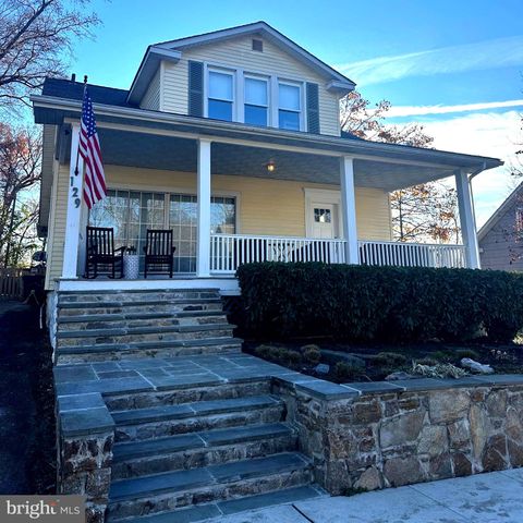 Photo of 129 Oakdale Avenue, Catonsville, MD 21228 (MLS # MDBC2113192)