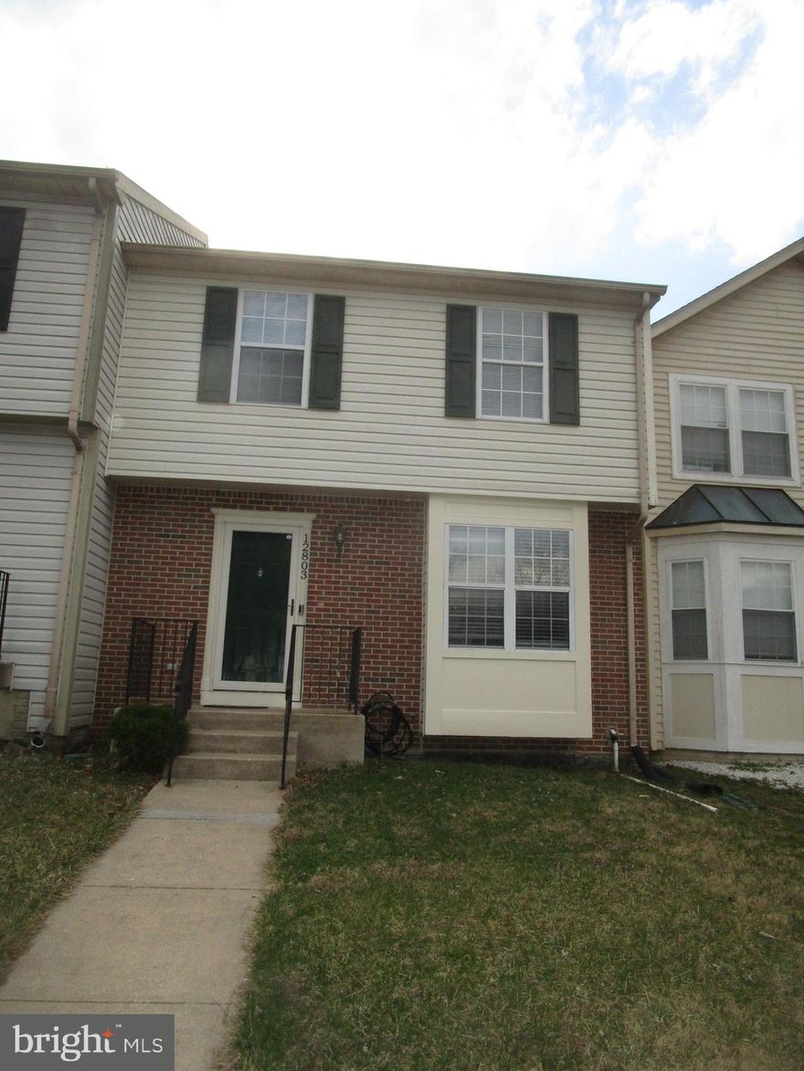 Very nice three level home for lease.  Features 3 Bedrooms, 3 Full baths, Large Living / Dining Area, Table Space Kitchen, Huge Rec Room in basement.
  Great neighborhood. 
  Sorry, no pets, no inside smoking.