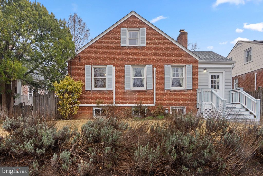 Photo of 713 Gist Avenue, SILVER SPRING, MD 20910 (MLS # MDMC2225532)