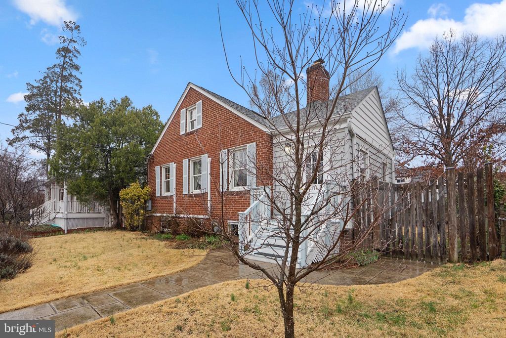 Photo of 713 Gist Avenue, SILVER SPRING, MD 20910 (MLS # MDMC2225532)