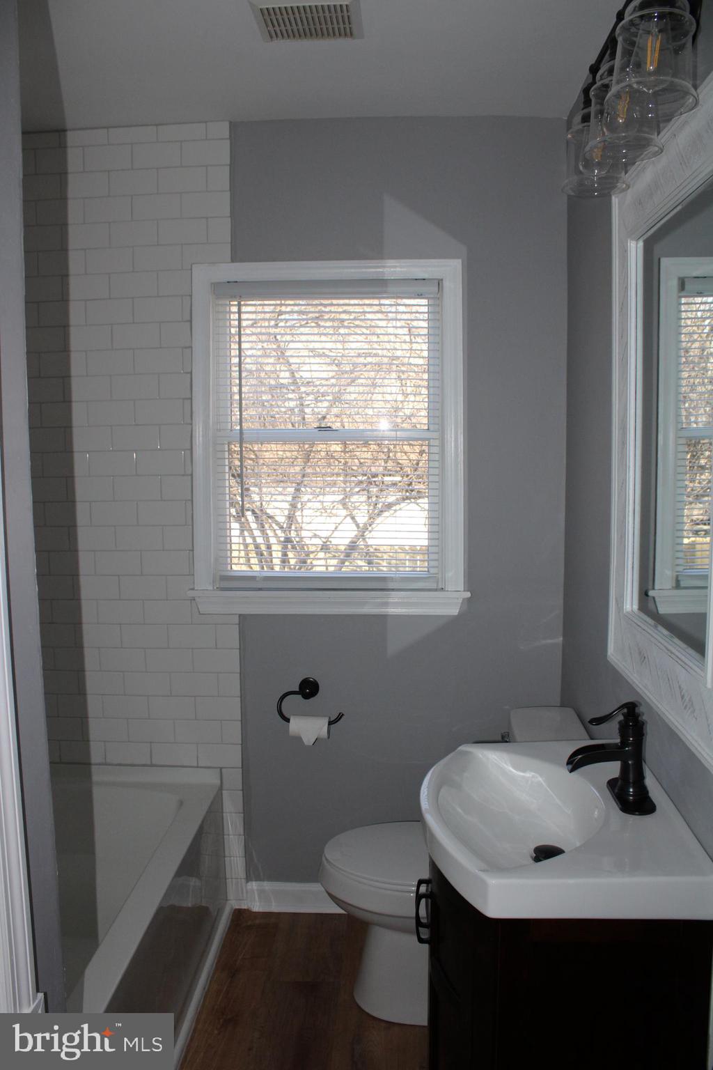 TOWN CREEK - Residential Lease