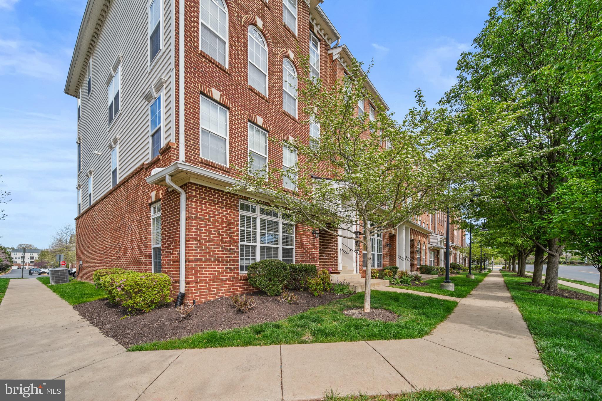 MARKET CENTER CONDOMINIUM - Residential Lease