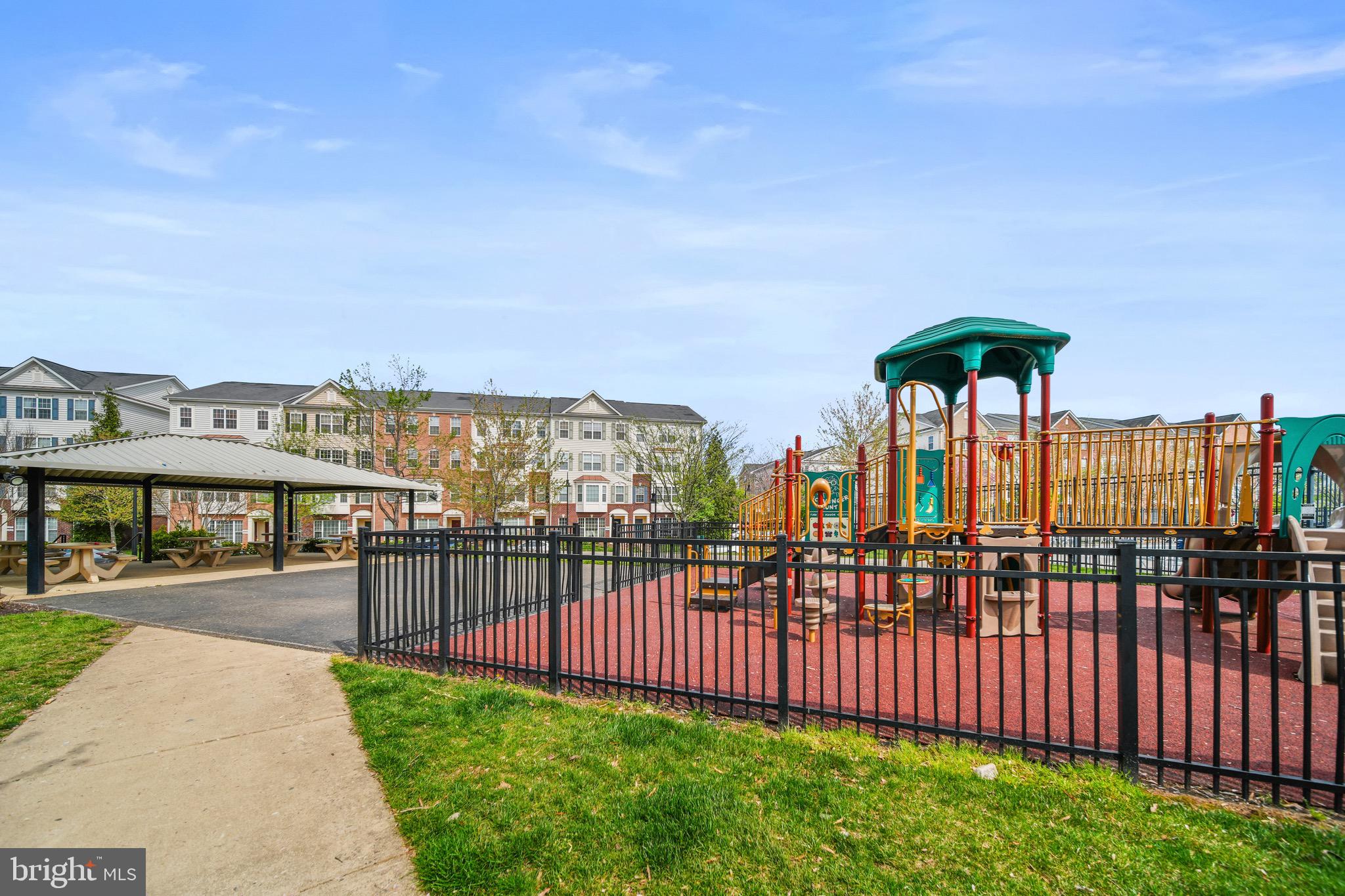 MARKET CENTER CONDOMINIUM - Residential Lease