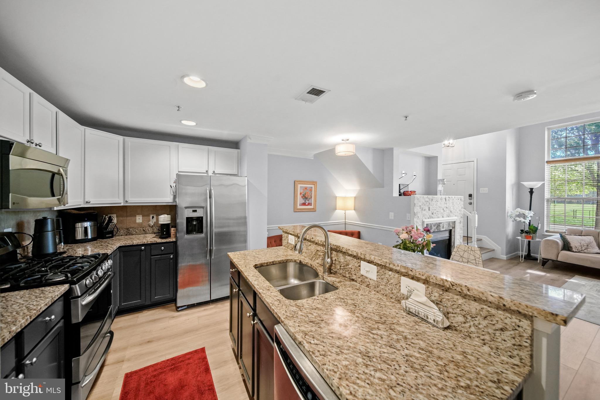 MARKET CENTER CONDOMINIUM - Residential Lease