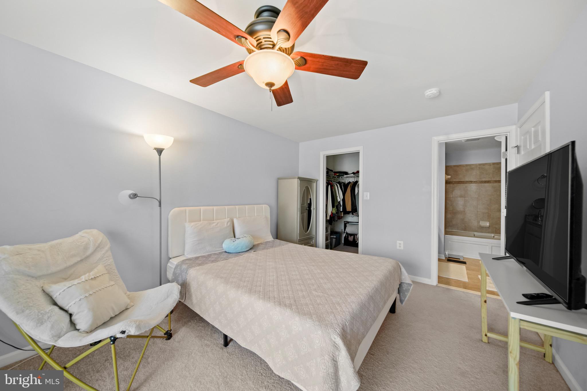 MARKET CENTER CONDOMINIUM - Residential Lease