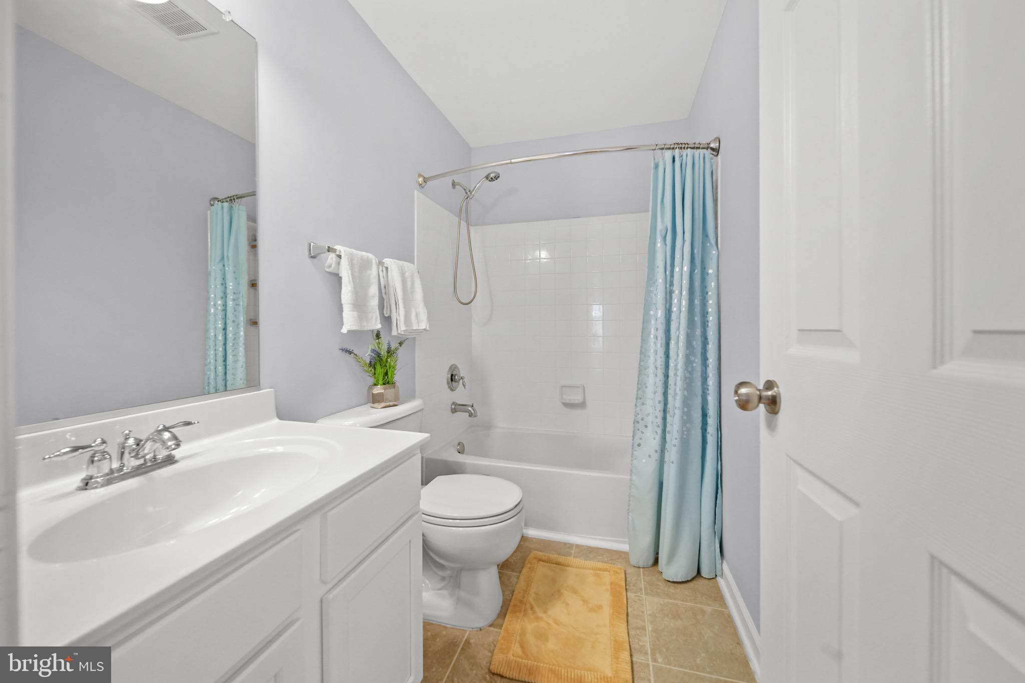 MARKET CENTER CONDOMINIUM - Residential Lease