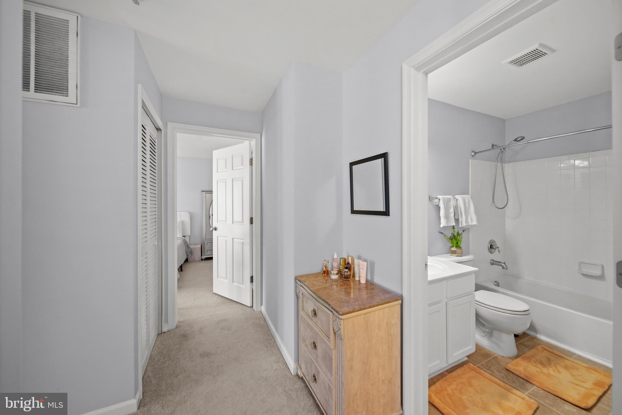 MARKET CENTER CONDOMINIUM - Residential Lease